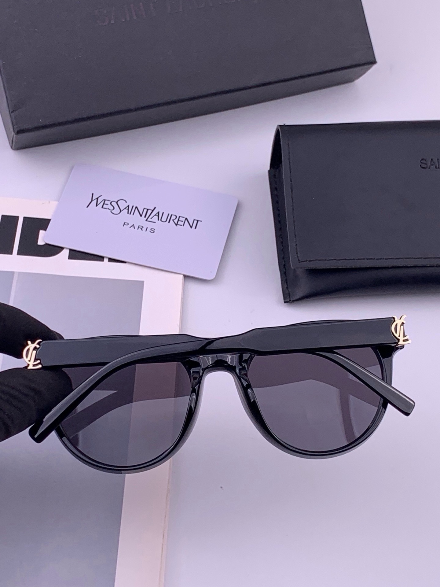 🆕 👑 【新款】🕶🔝🔝🔝🎁🎁🎁时尚百搭 超显脸小 佩戴舒适品牌:Ysl 圣罗兰 💎  材质:  加厚偏光镜片型号：477