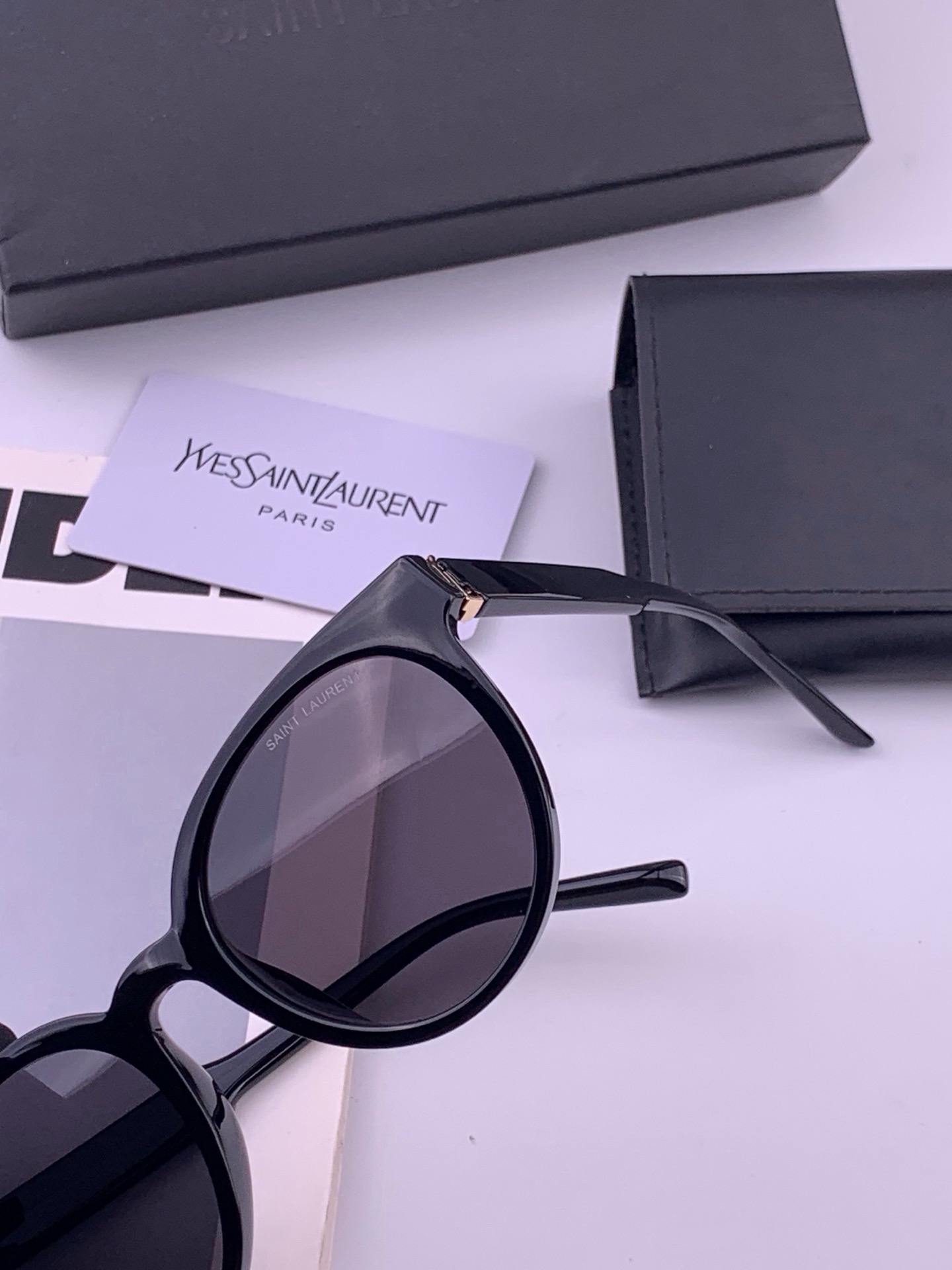 🆕 👑 【新款】🕶🔝🔝🔝🎁🎁🎁时尚百搭 超显脸小 佩戴舒适品牌:Ysl 圣罗兰 💎  材质:  加厚偏光镜片型号：477