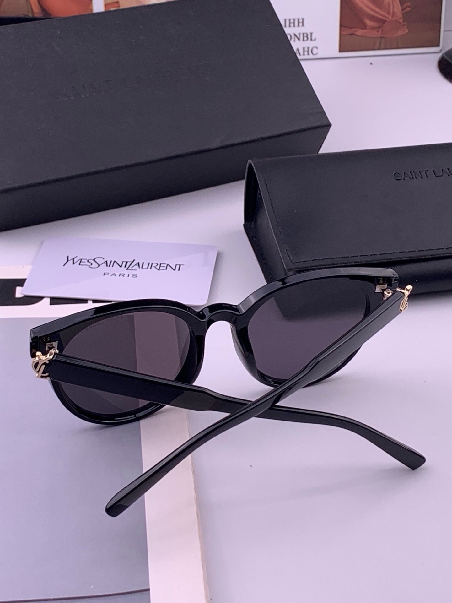 🆕 👑 【新款】🕶🔝🔝🔝🎁🎁🎁时尚百搭 超显脸小 佩戴舒适品牌:Ysl 圣罗兰 💎  材质:  加厚偏光镜片型号：477