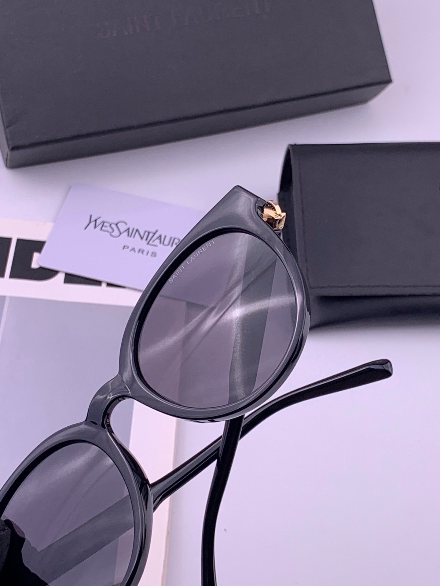 🆕 👑 【新款】🕶🔝🔝🔝🎁🎁🎁时尚百搭 超显脸小 佩戴舒适品牌:Ysl 圣罗兰 💎  材质:  加厚偏光镜片型号：477