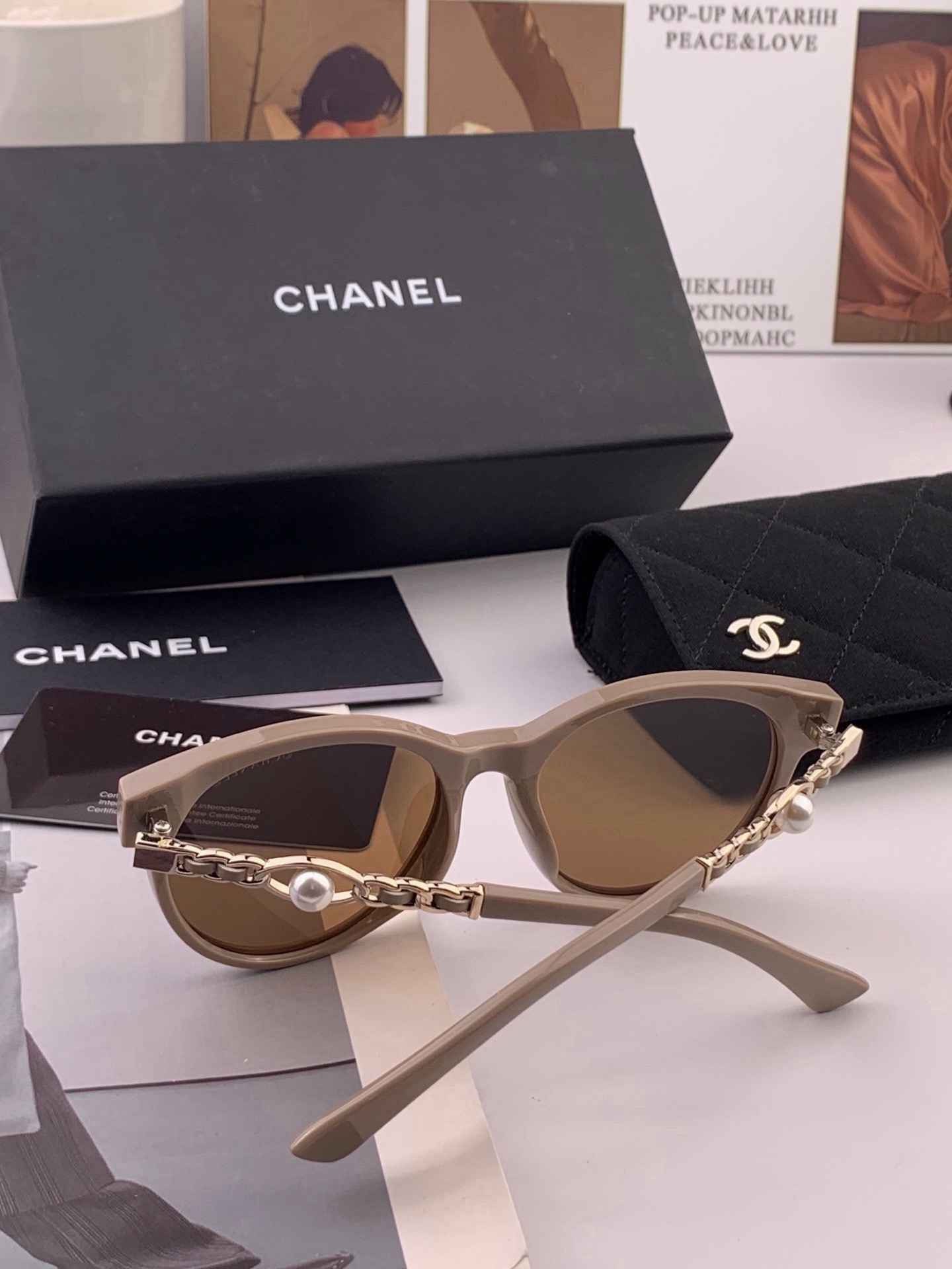 🆕 🔺CHANEL🔻官方早春新款，众多明星同款[色]香奈儿‼️‼️新款珍珠大框偏光墨镜 ，🌈🌈宝丽来超清偏光太阳镜🔝🔝型
