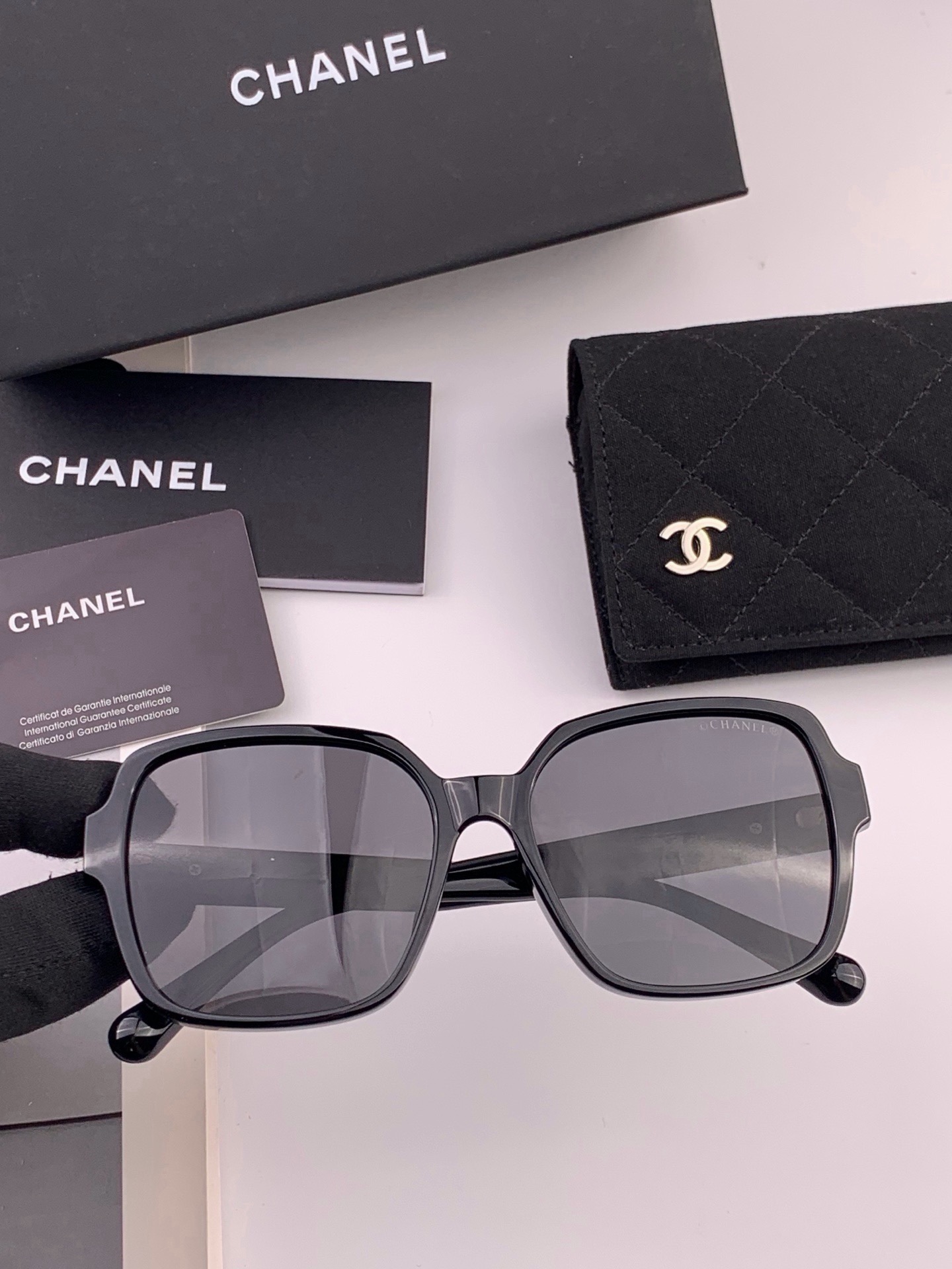 🆕   【CHANEL】香奈儿 新款潮流爆款 时尚方框太阳镜 佩戴舒适 网红潮款墨镜  女士高清加厚偏光太阳镜🕶️ 🎉高