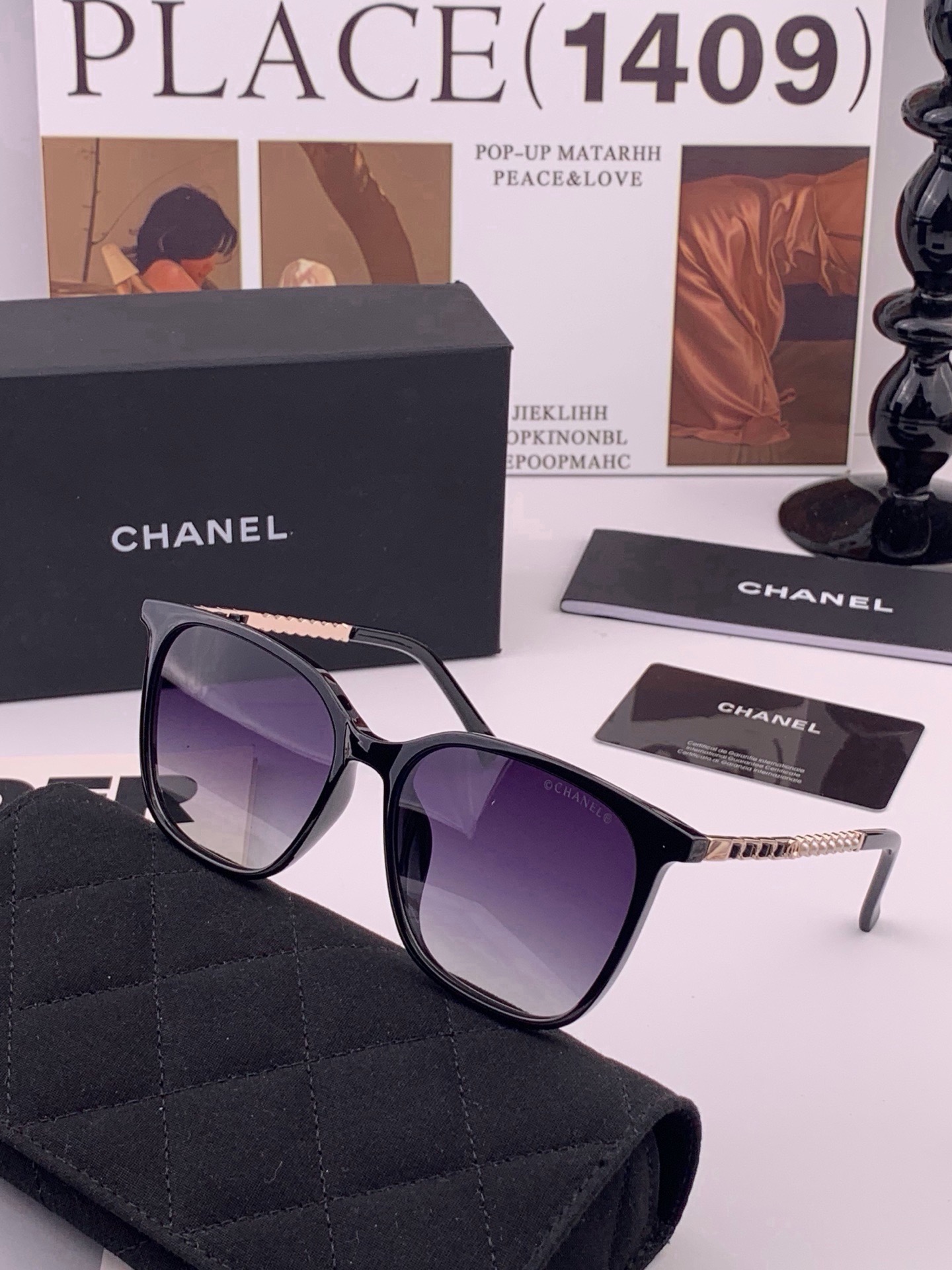 🆕  新品CHANEL 香奈儿太阳镜以独特魅力和前卫风格诠释春夏最新眼镜，以方框设计两边经典小香珍珠做点缀，中梁金属质感
