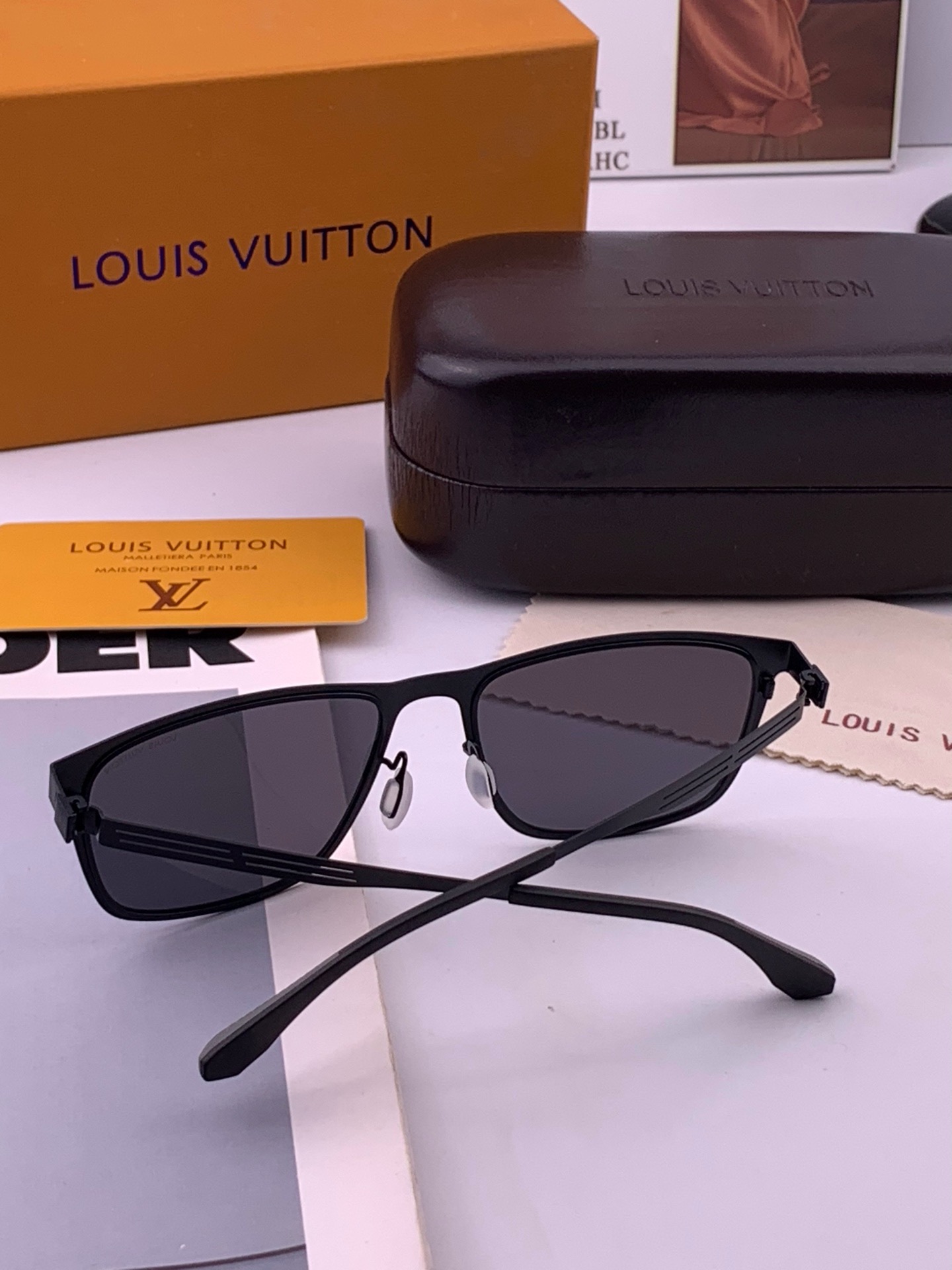 🆕 ♦️LV 新款男女情侣款太阳镜多边形墨镜i🆕 P电镀永不褪色 超轻超有弹性整幅眼镜无螺丝重要的是压不坏 高清镜片、精