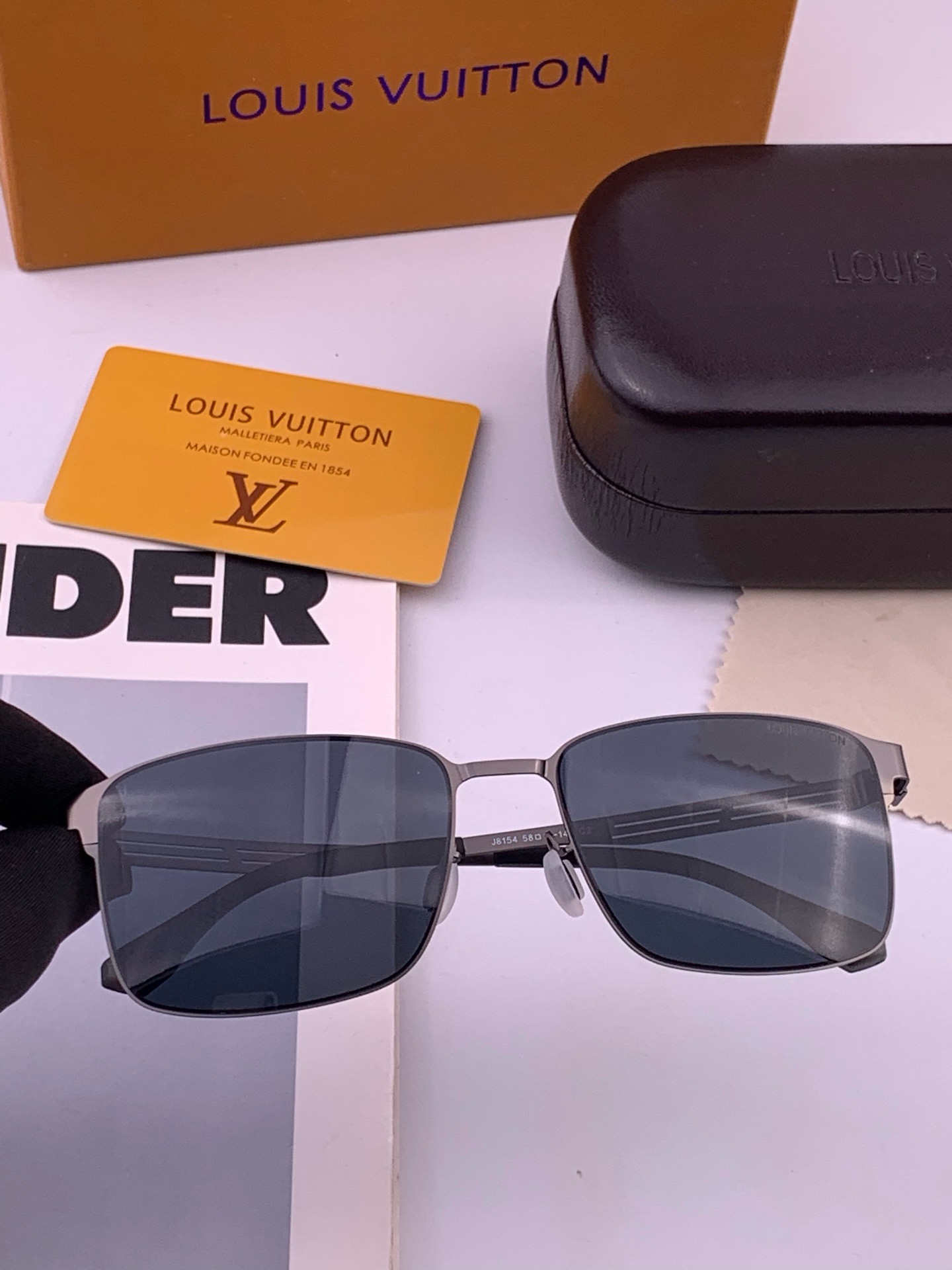 🆕 ♦️LV 新款男女情侣款太阳镜多边形墨镜i🆕 P电镀永不褪色 超轻超有弹性整幅眼镜无螺丝重要的是压不坏 高清镜片、精