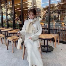 🆕 没见过吧,很少有人在柜里见过这条围巾😳当时发售的时候内地给的就特别少,原版是客户在日本中古店买到的❗所以很少流 🆕 没见过吧,很少有人在柜里见过这条围巾😳当时发售的时候内地给的就特别少,原版是客户在日本中古店买到的❗所以很少流