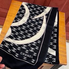 🆕 羊绒新款💞 新❤小香【山茶花长围巾】~超级抬气色!高级女人味!羊绒围巾也能这么美!!!这款双面花卉羊绒围巾真的好高 🆕 羊绒新款💞 新❤小香【山茶花长围巾】~超级抬气色!高级女人味!羊绒围巾也能这么美!!!这款双面花卉羊绒围巾真的好高
