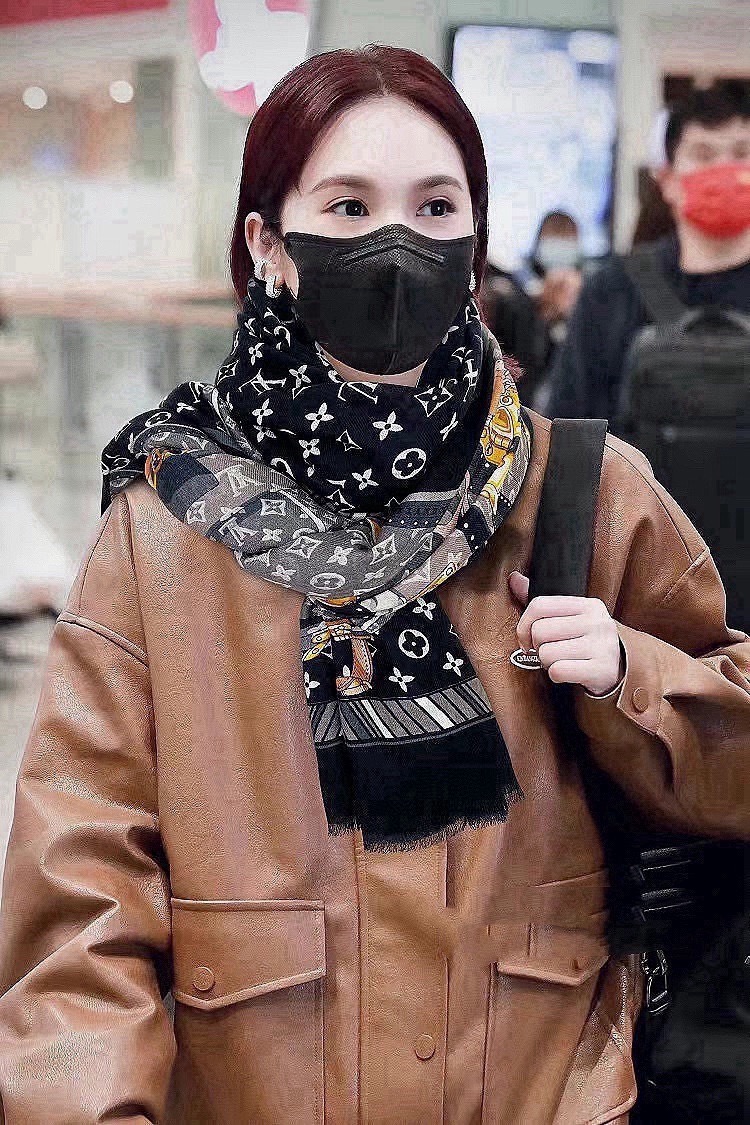 🆕   新款上😍真心赞‼ Airline 🆕 Patches Monogram【V字标识长巾】羊绒长巾，披肩在秉承旅行传