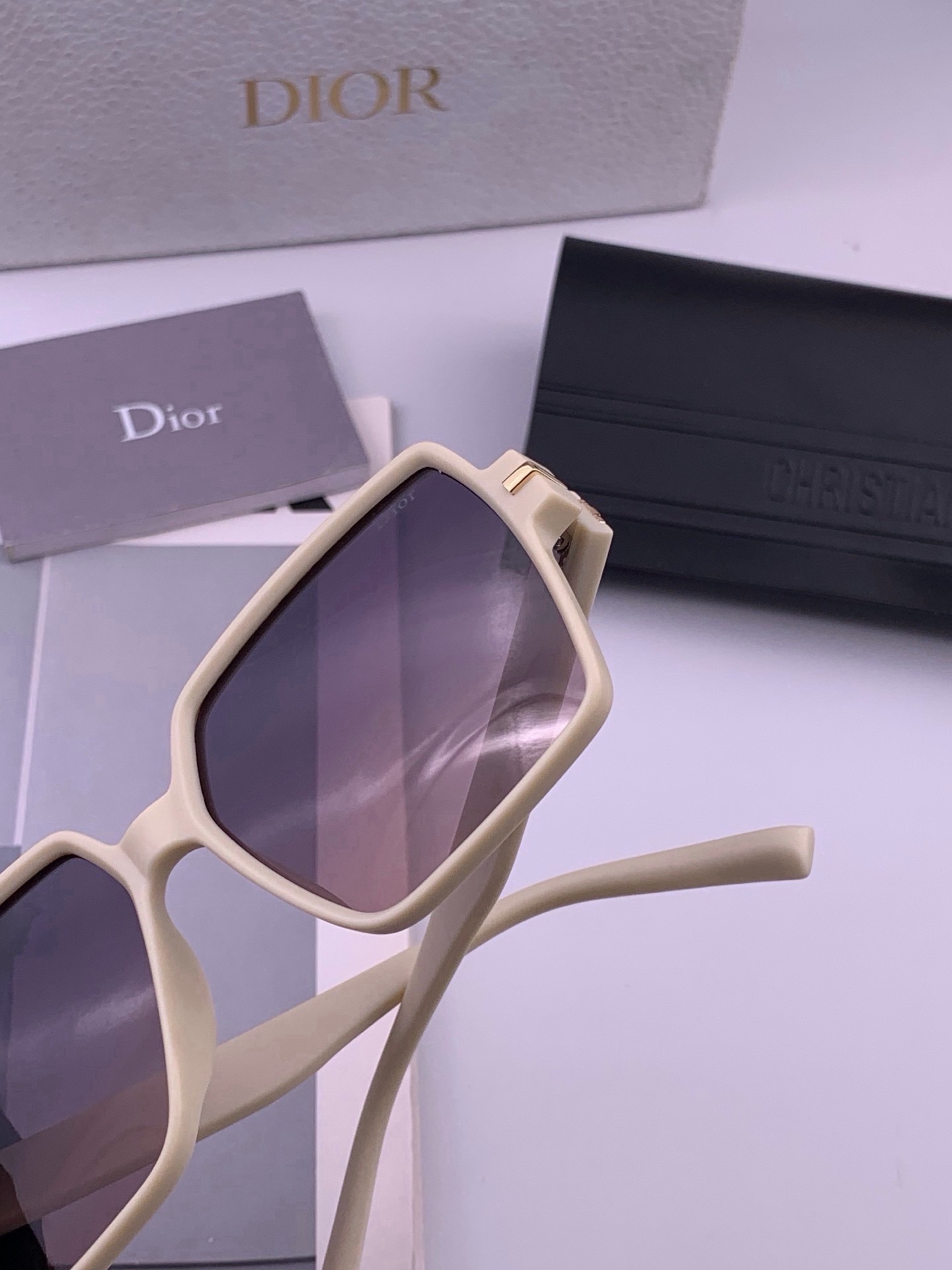 🆕 🔺 【DIOR】开春新款 潮流爆款 时尚方框偏光太阳镜 高品质 佩戴舒适 网红潮款墨镜 女士高清加厚偏光太阳镜🕶️ 