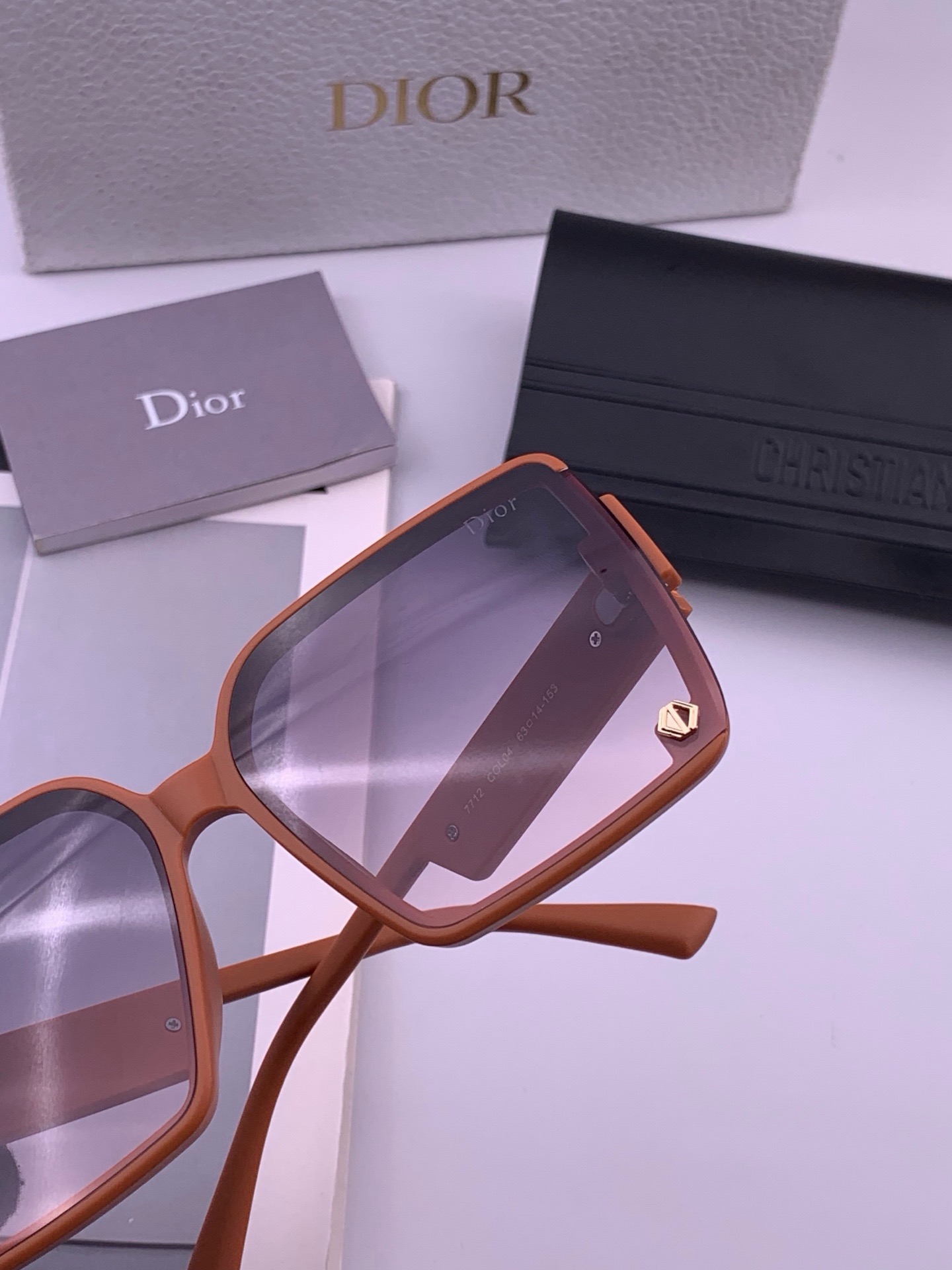 🆕  🔺 【DIOR-迪奥】开春新款 潮流爆款 时尚方框偏光太阳镜 高品质 佩戴舒适 网红潮款墨镜 女士高清尼龙偏光太阳