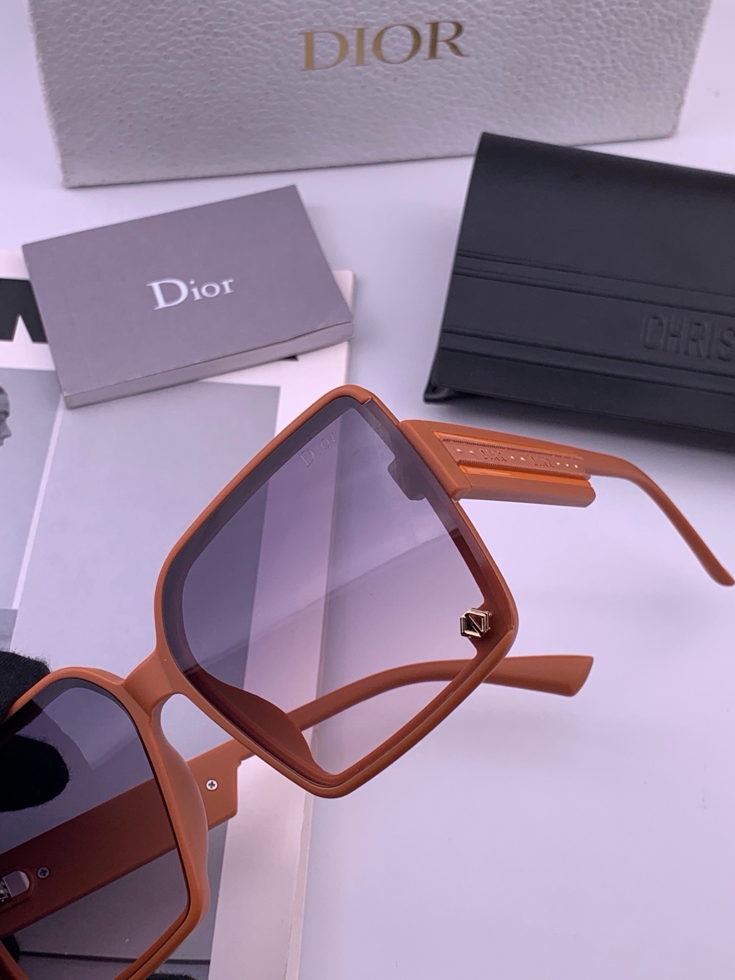 🆕  🔺 【DIOR-迪奥】开春新款 潮流爆款 时尚方框偏光太阳镜 高品质 佩戴舒适 网红潮款墨镜 女士高清尼龙偏光太阳