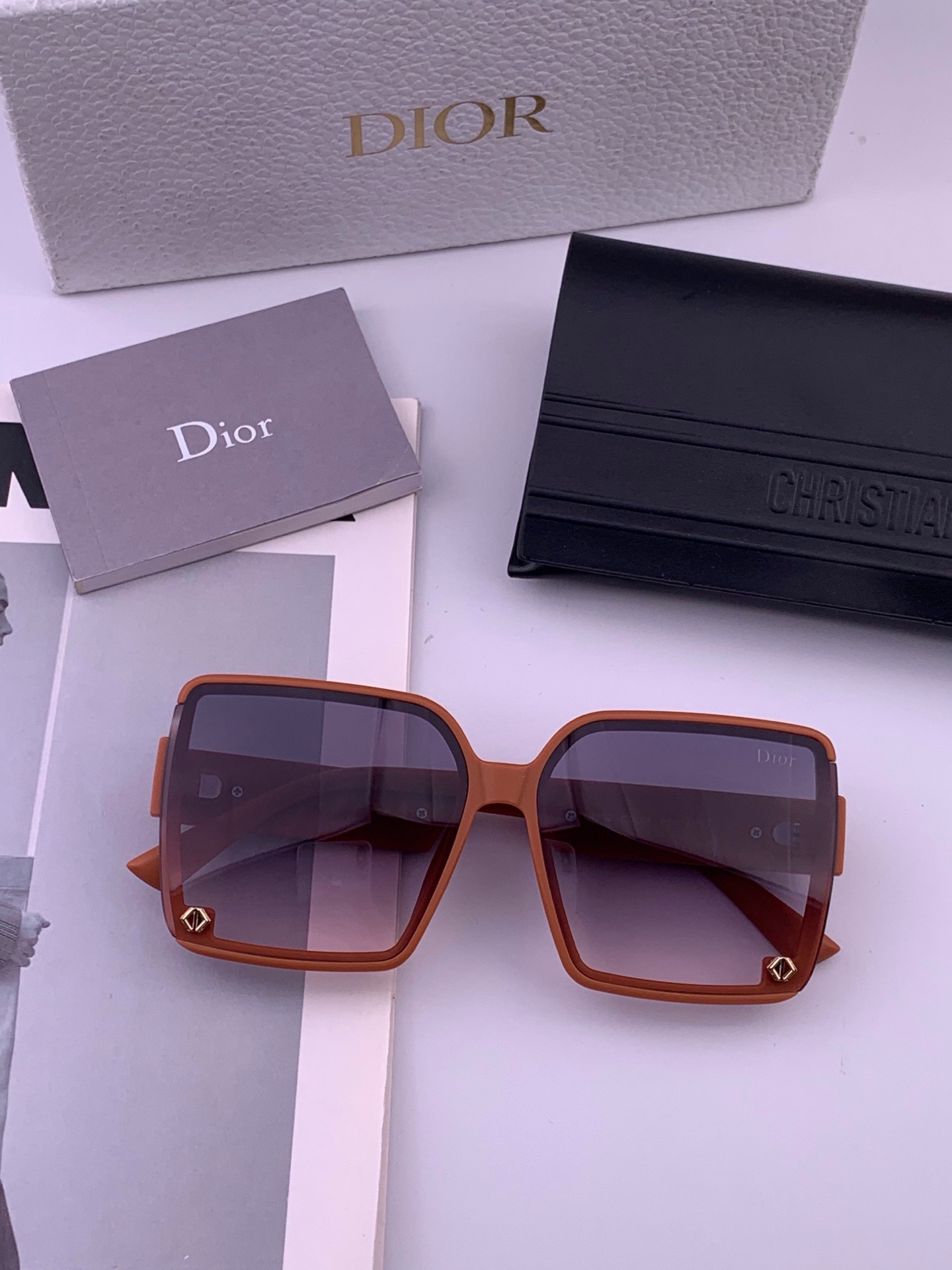 🆕  🔺 【DIOR-迪奥】开春新款 潮流爆款 时尚方框偏光太阳镜 高品质 佩戴舒适 网红潮款墨镜 女士高清尼龙偏光太阳