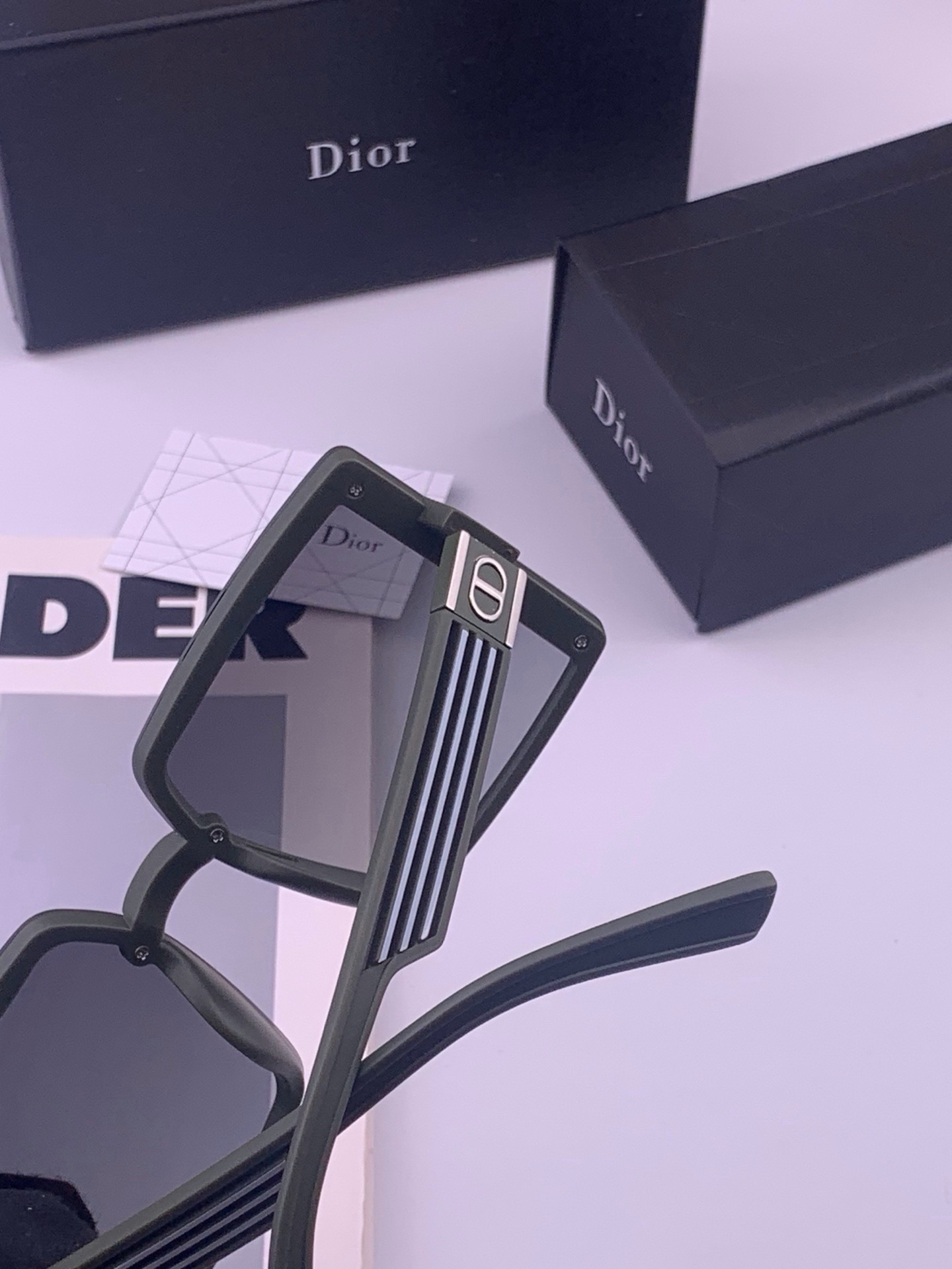 🆕  🔺 【DIOR-迪奥】开春新款 潮流爆款 时尚方框偏光太阳镜 高品质 佩戴舒适 网红潮款墨镜 型号：D1297