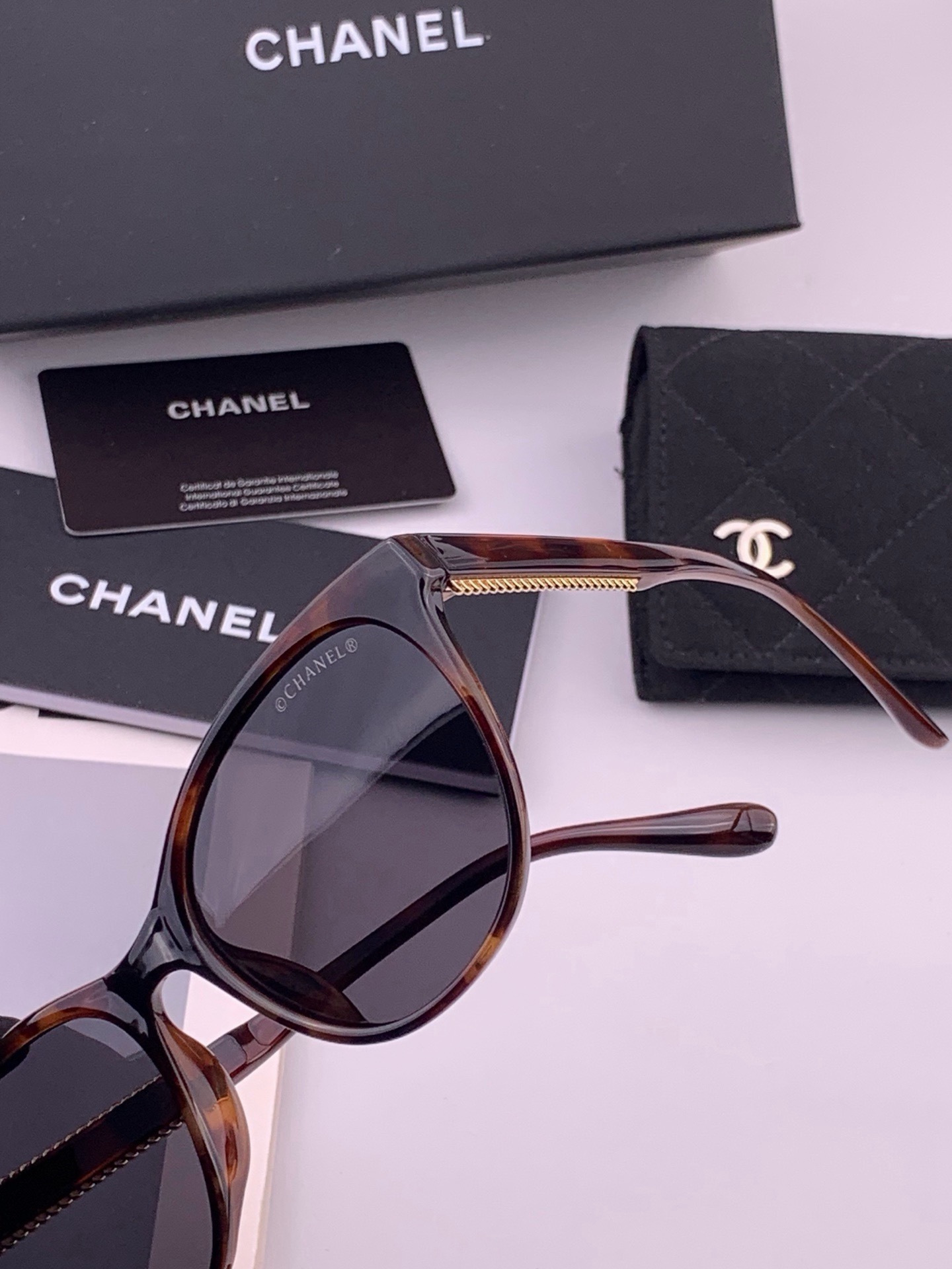 【CHANEL】香奈儿 新款山茶花潮流爆款 时尚圆框高清偏光太阳镜 佩戴舒适 网红潮款墨镜  ♥️♥️型号：CH7821