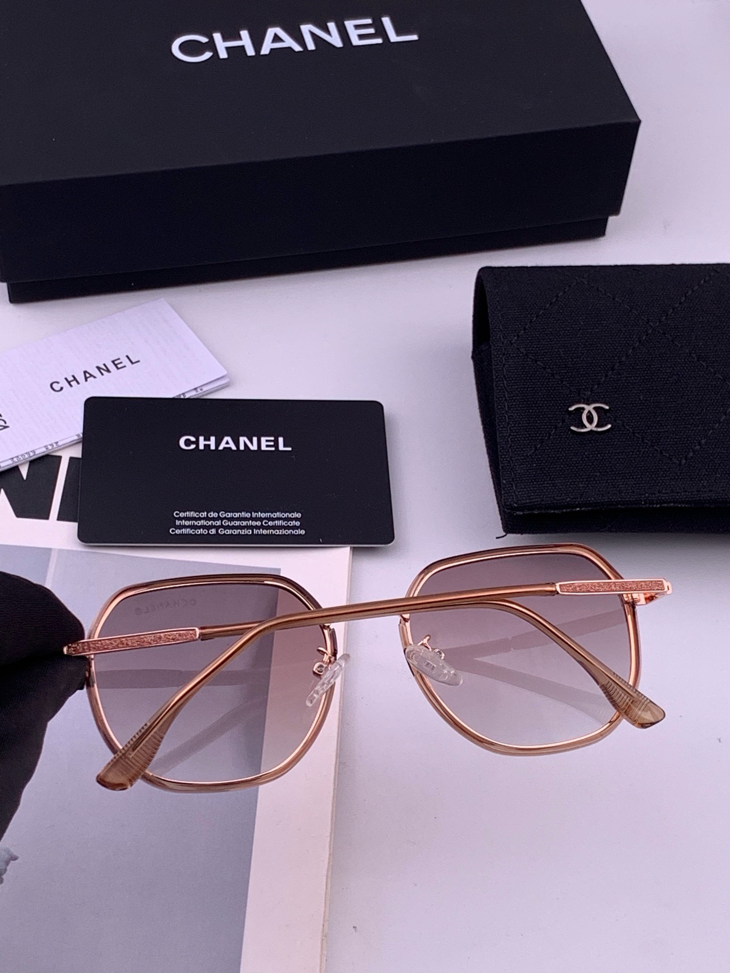 新品CHANEL 香奈儿太阳镜以独特魅力和前卫风格诠释春夏最新眼镜，质感超好佩带舒适 型号：CH9375