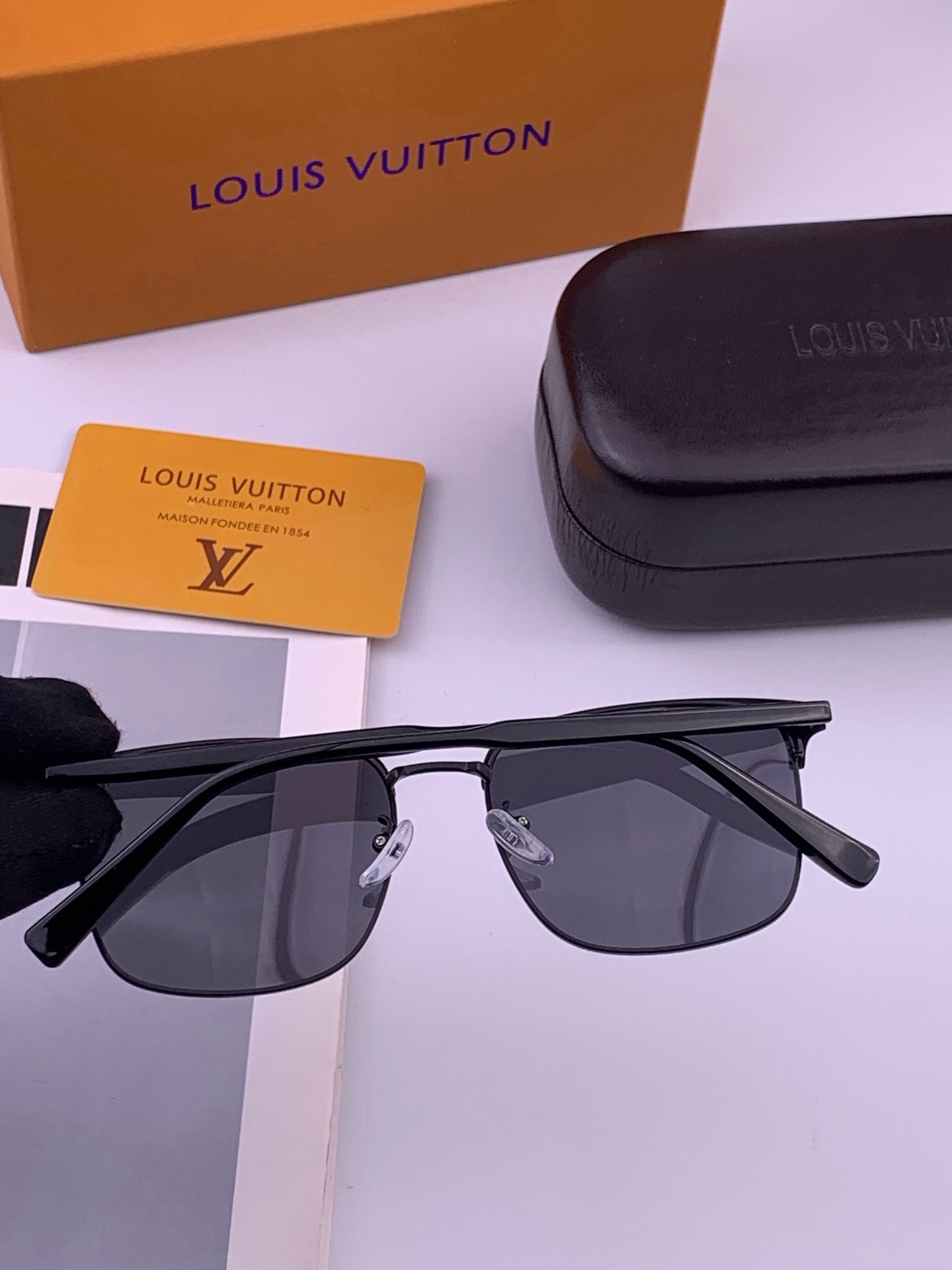 LV 🔥  高品质男女款墨镜   👍 进口宝丽来偏光镜片  🔥蛤蟆镜 开车钓鱼都可 🔥百搭显瘦墨镜韩版男士飞行员大框司机