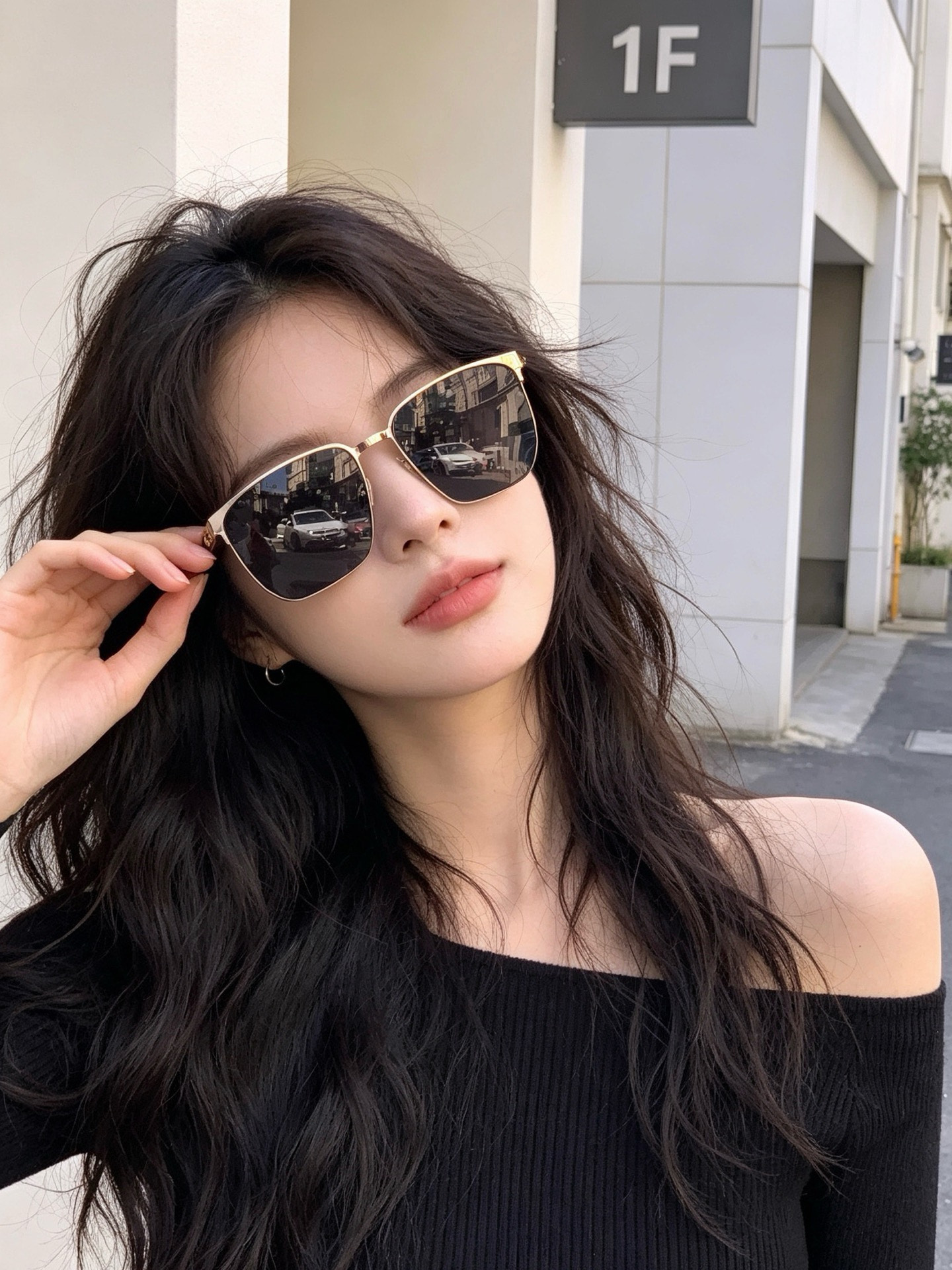 ♦️LV 新款男女情侣款太阳镜多边形墨镜iP电镀永不褪色 超轻超有弹性整幅眼镜无螺丝重要的是压不坏 高清镜片、精湛的工艺
