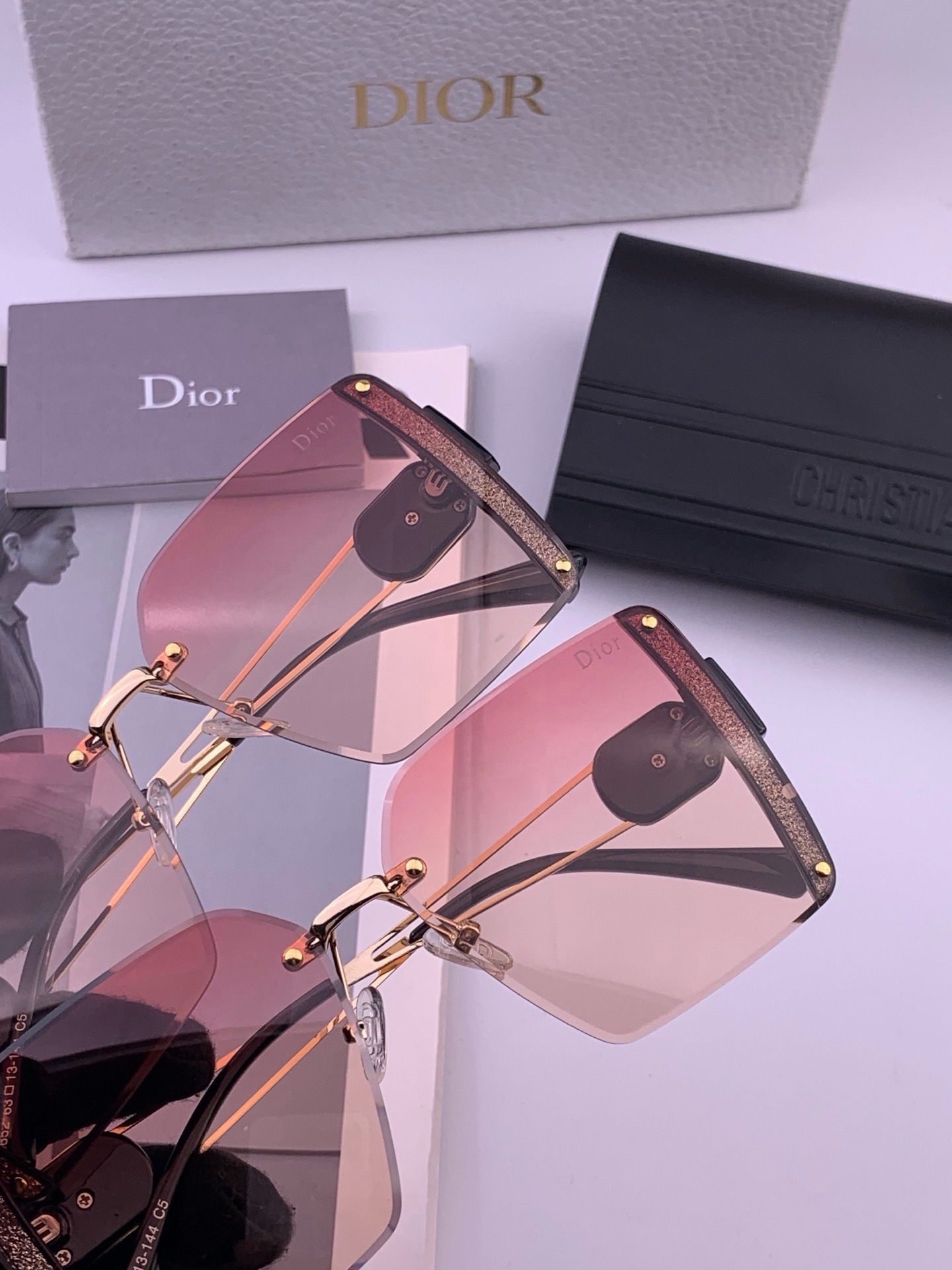 🔺 【DIOR-迪奥】开春新款 潮流爆款 时尚方框太阳镜 高品质 佩戴舒适 网红潮款墨镜 型号：D2365