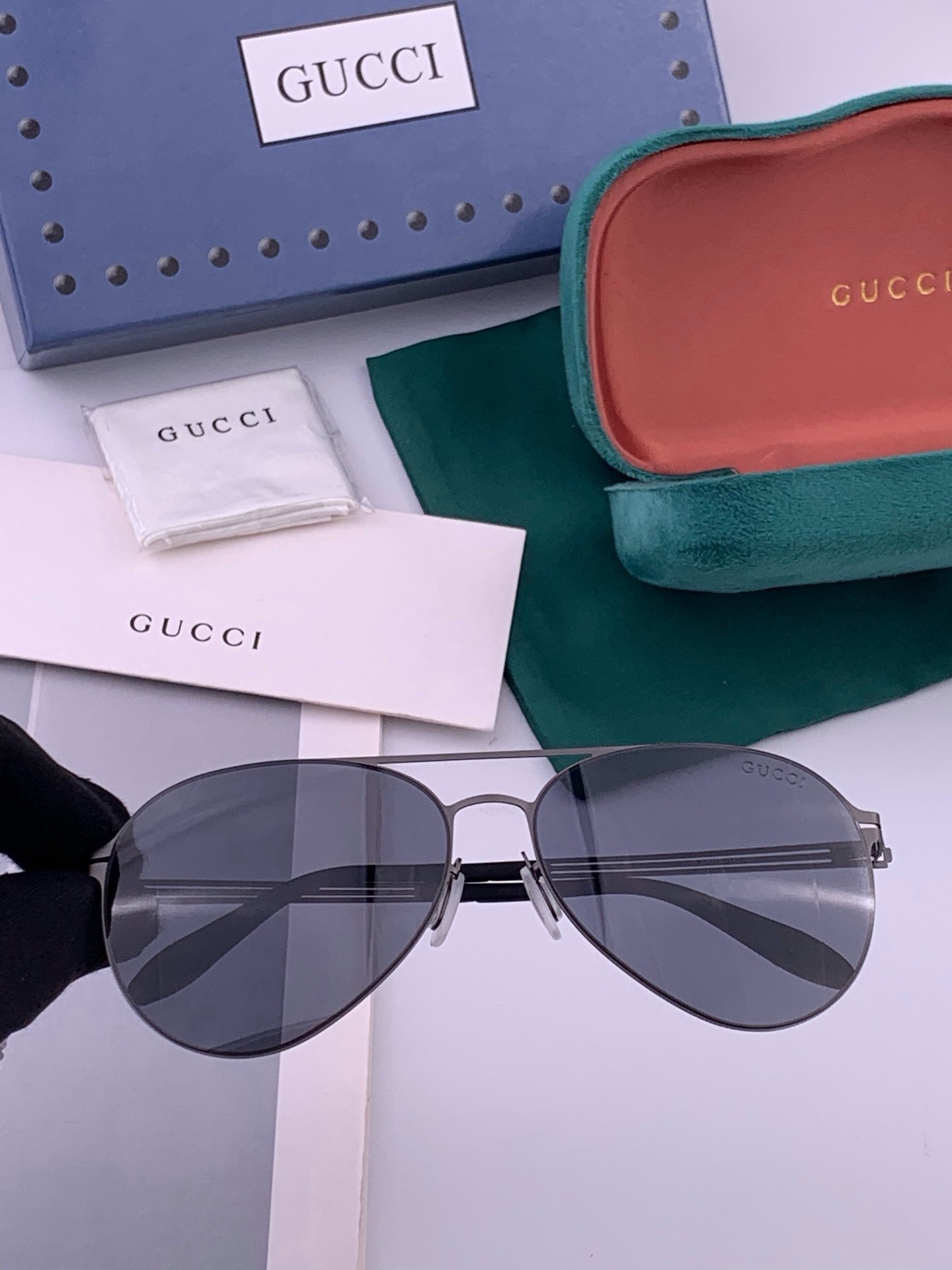 Gucci 春夏新款超轻无螺丝压不坏系列情侣款太阳镜高清尼龙镜片🦅完美品质，适合各种脸型，经典太阳镜亮相时装周.超酷拉风