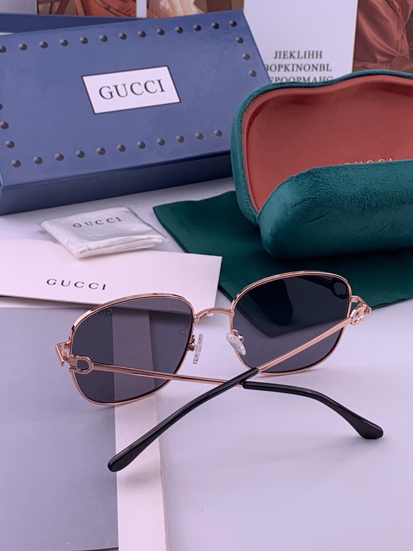 GUCCI 开春新款 最新款方框太阳镜 各路网红纷纷带起气场满分‼️ 俏皮甜美.上脸效果更佳.金属质感超好 型号：G35