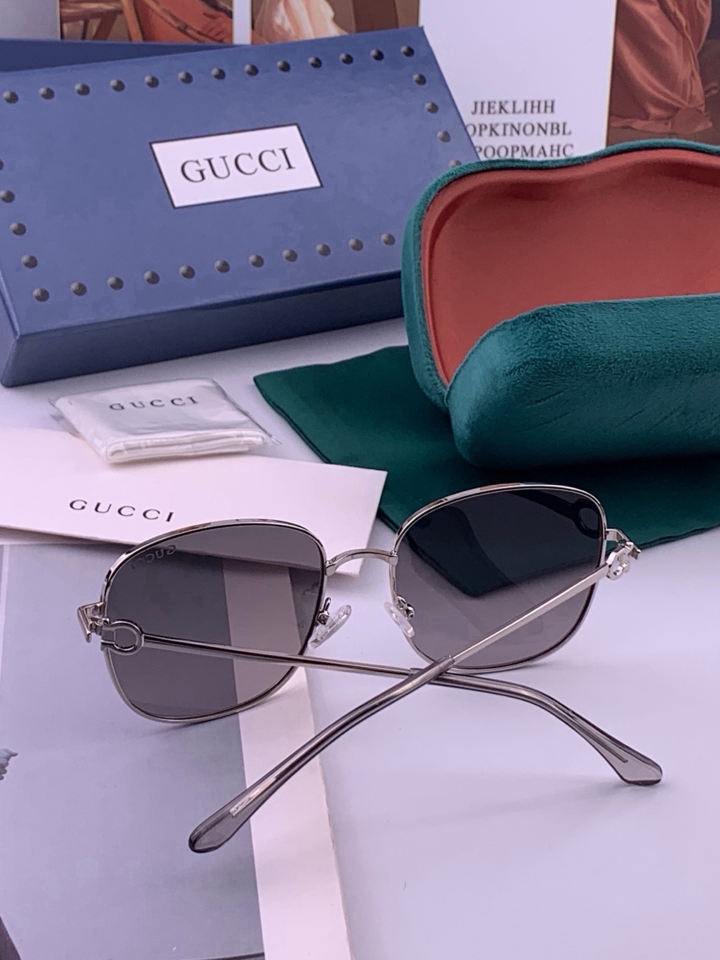 GUCCI 开春新款 最新款方框太阳镜 各路网红纷纷带起气场满分‼️ 俏皮甜美.上脸效果更佳.金属质感超好 型号：G35