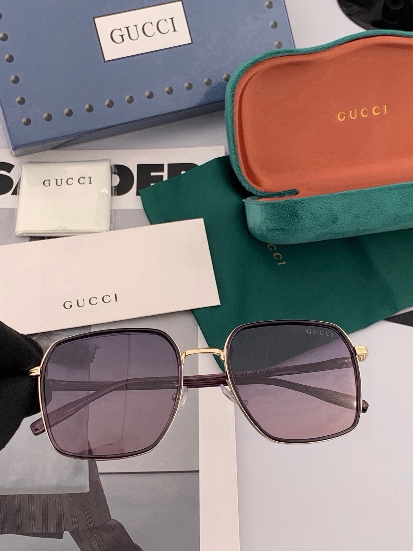 【偏光系列】Gucci   经典的方框设计，不挑脸型，无论搭配大衣还是连衣裙都非常显气质偏光镜片预防紫外线 型号：G13