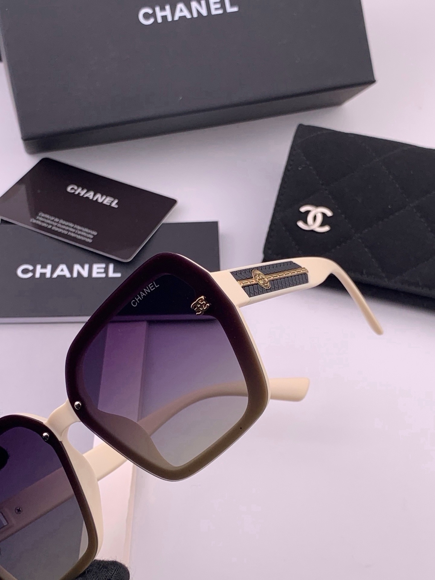【CHANEL】香奈儿 新款潮流爆款 时尚方框太阳镜 佩戴舒适 网红潮款墨镜  女士高清加厚偏光太阳镜🕶️ 🎉高品质TR