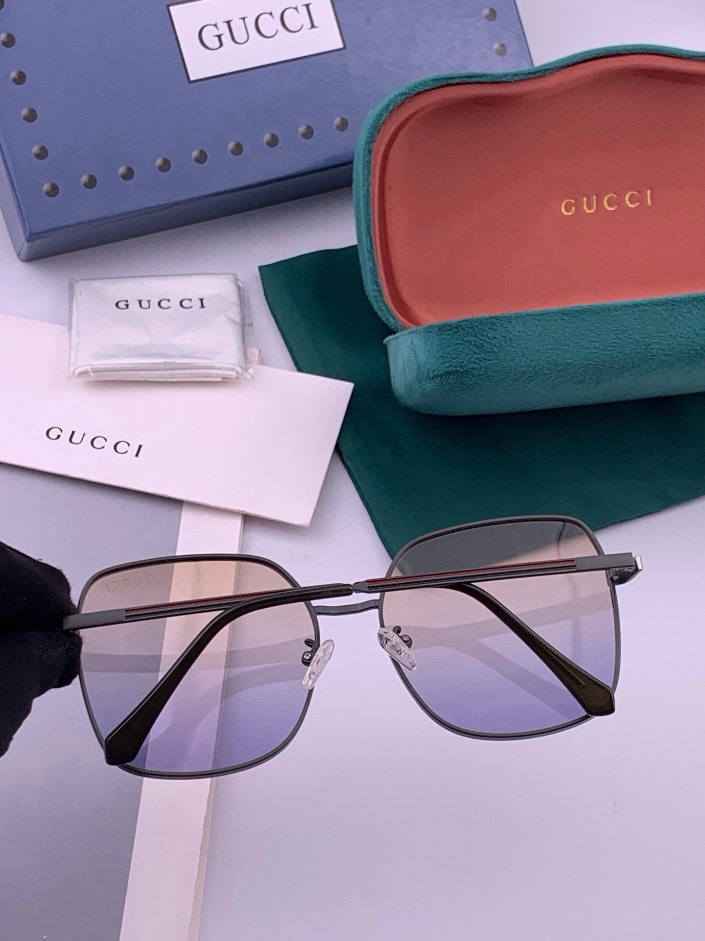 GUCCI 开春新款太阳镜 各路网红纷纷带起气场满分‼️ 俏皮甜美.上脸效果更佳.金属质感超好 型号：G22201