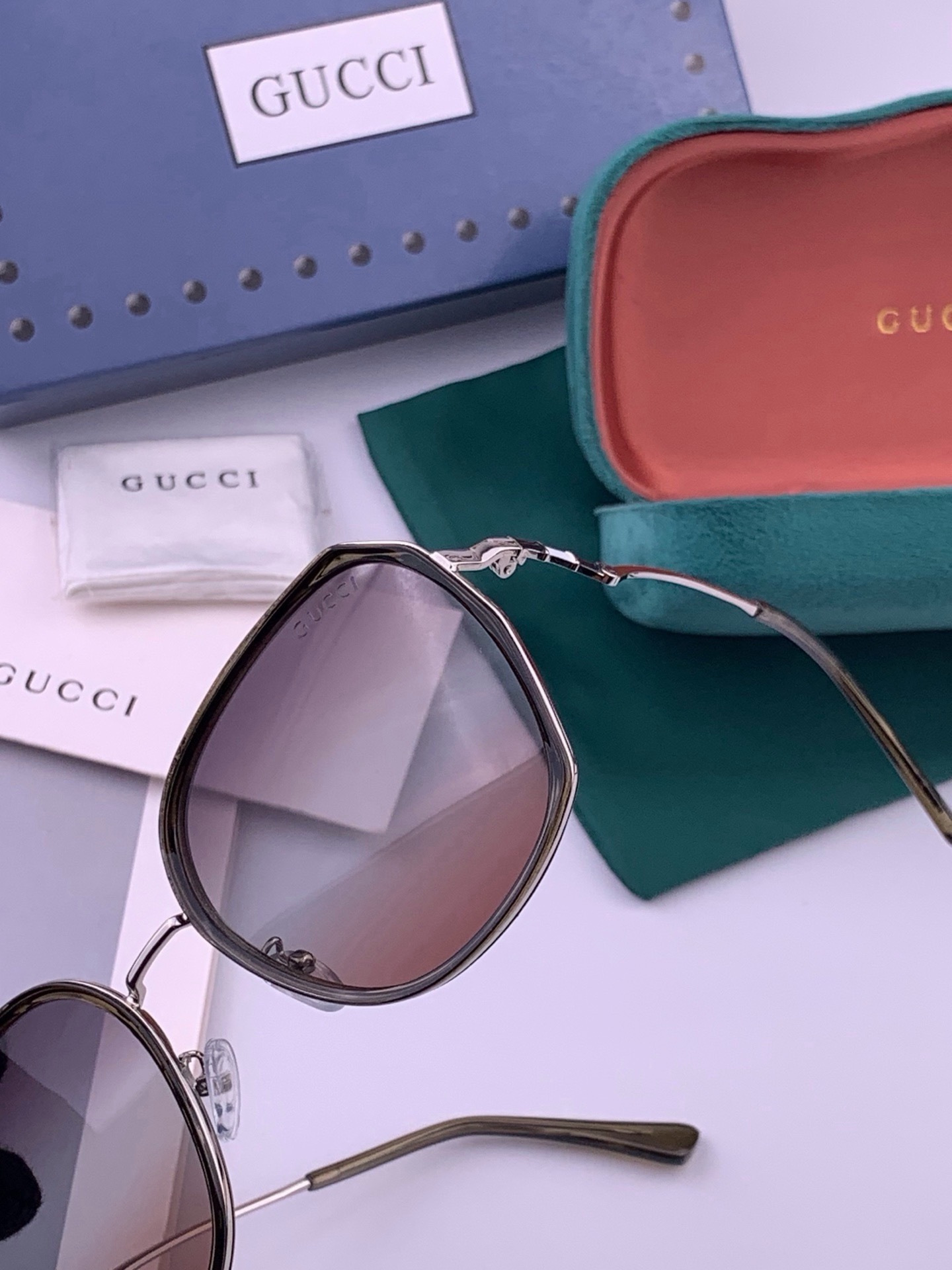 🔺 【GUCCI】开春新款 潮流爆款 时尚方框偏光太阳镜 高品质 佩戴舒适 网红潮款墨镜 女士高清尼龙偏光太阳镜🕶️ 🎉