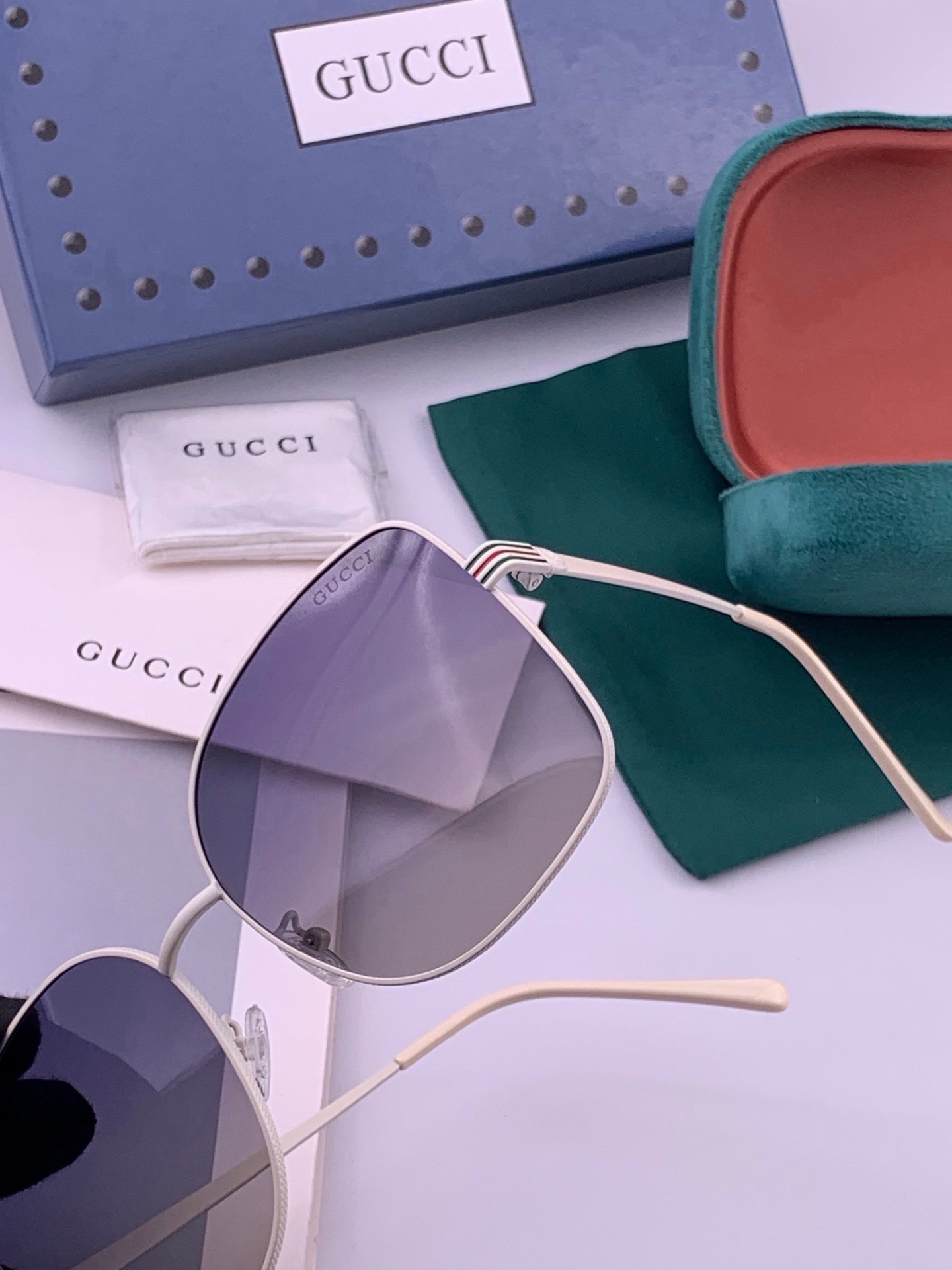 GUCCI 开春新款 最新款方框太阳镜 各路网红纷纷带起气场满分‼️ 俏皮甜美.上脸效果更佳.金属质感超好 型号：G67