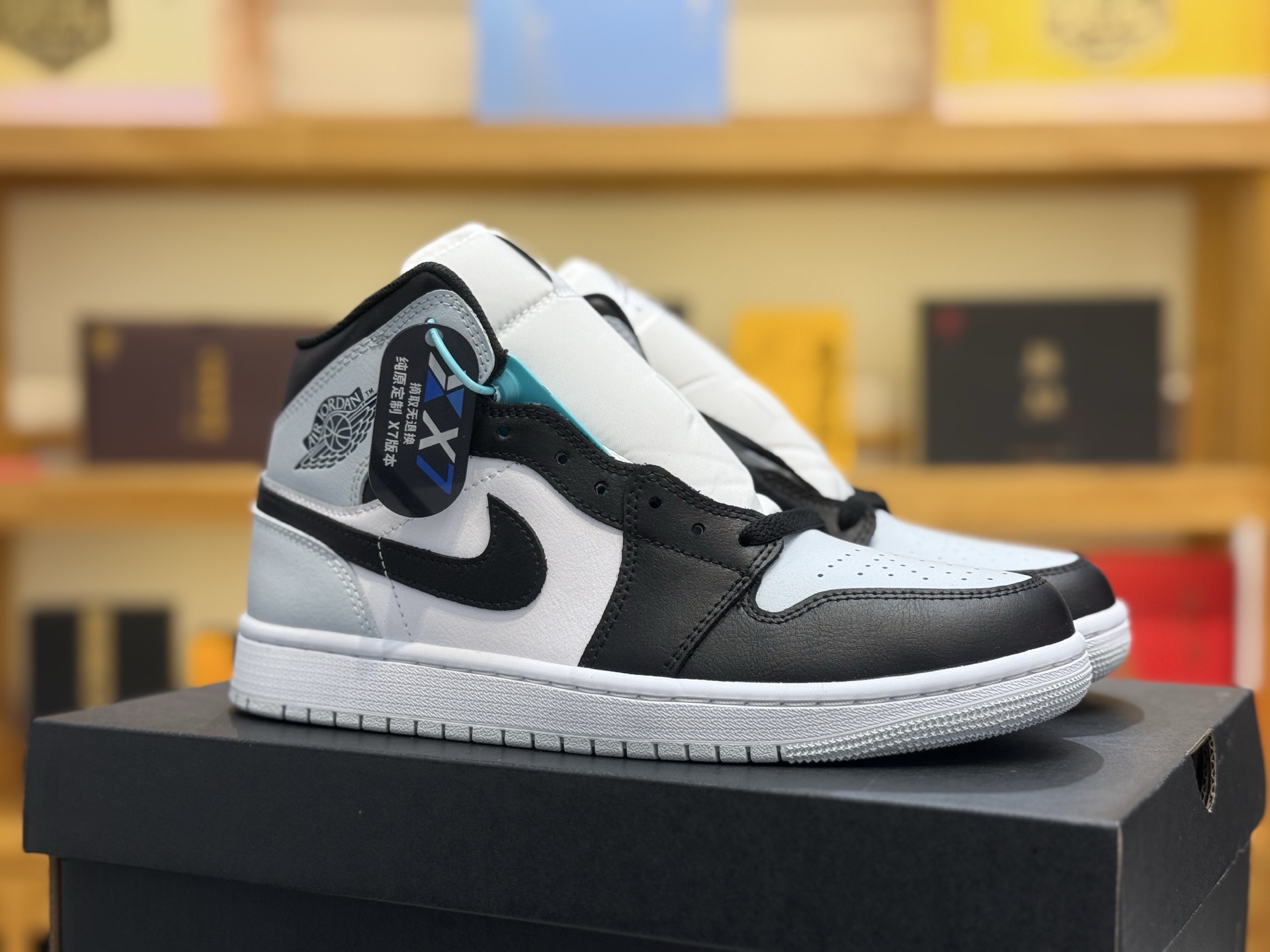 Travis Scott x Air Jordan 1 Mid DQ8426-002