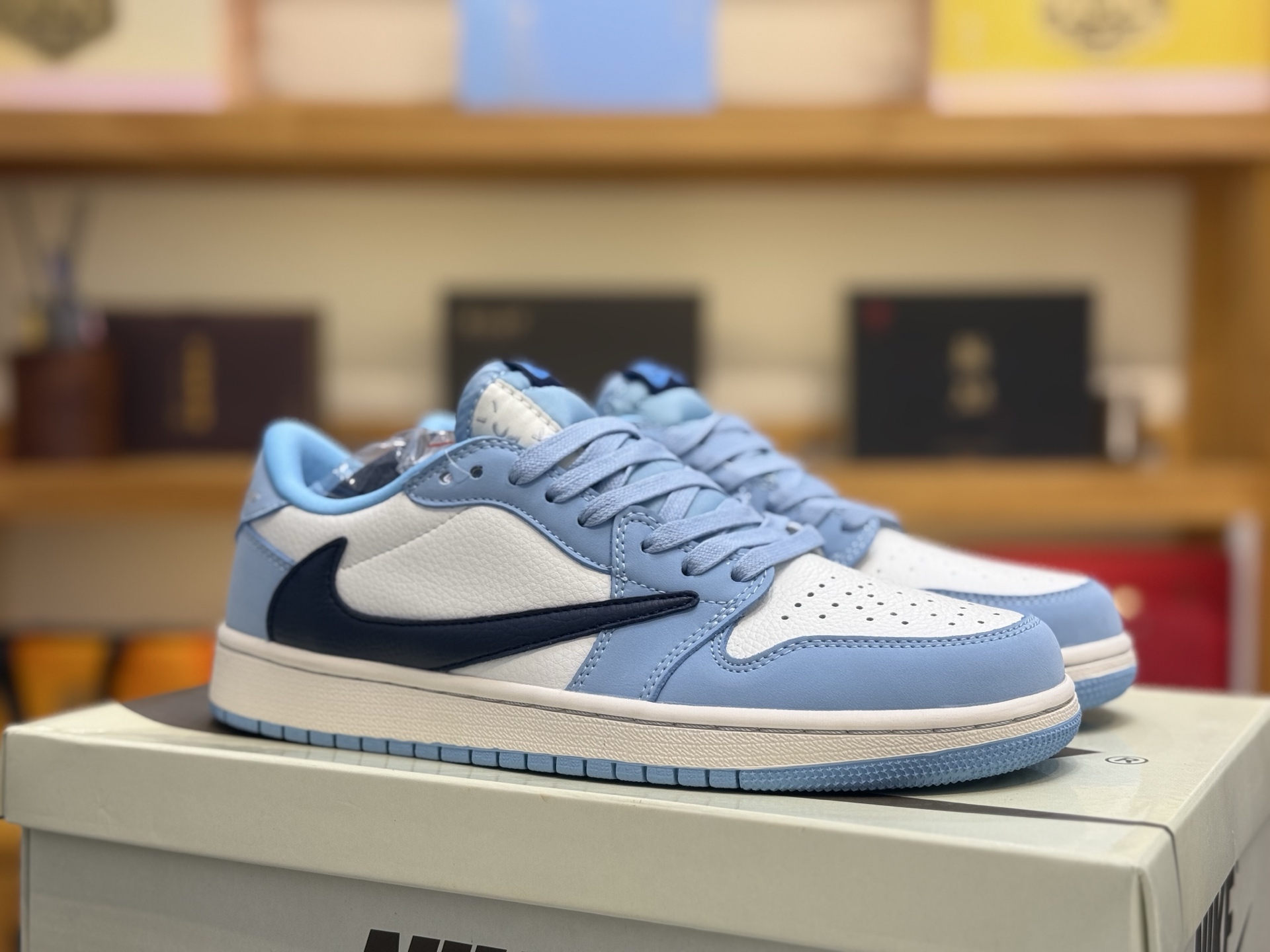 Travis Scott x Air Jordan 1 Low DM7866-400