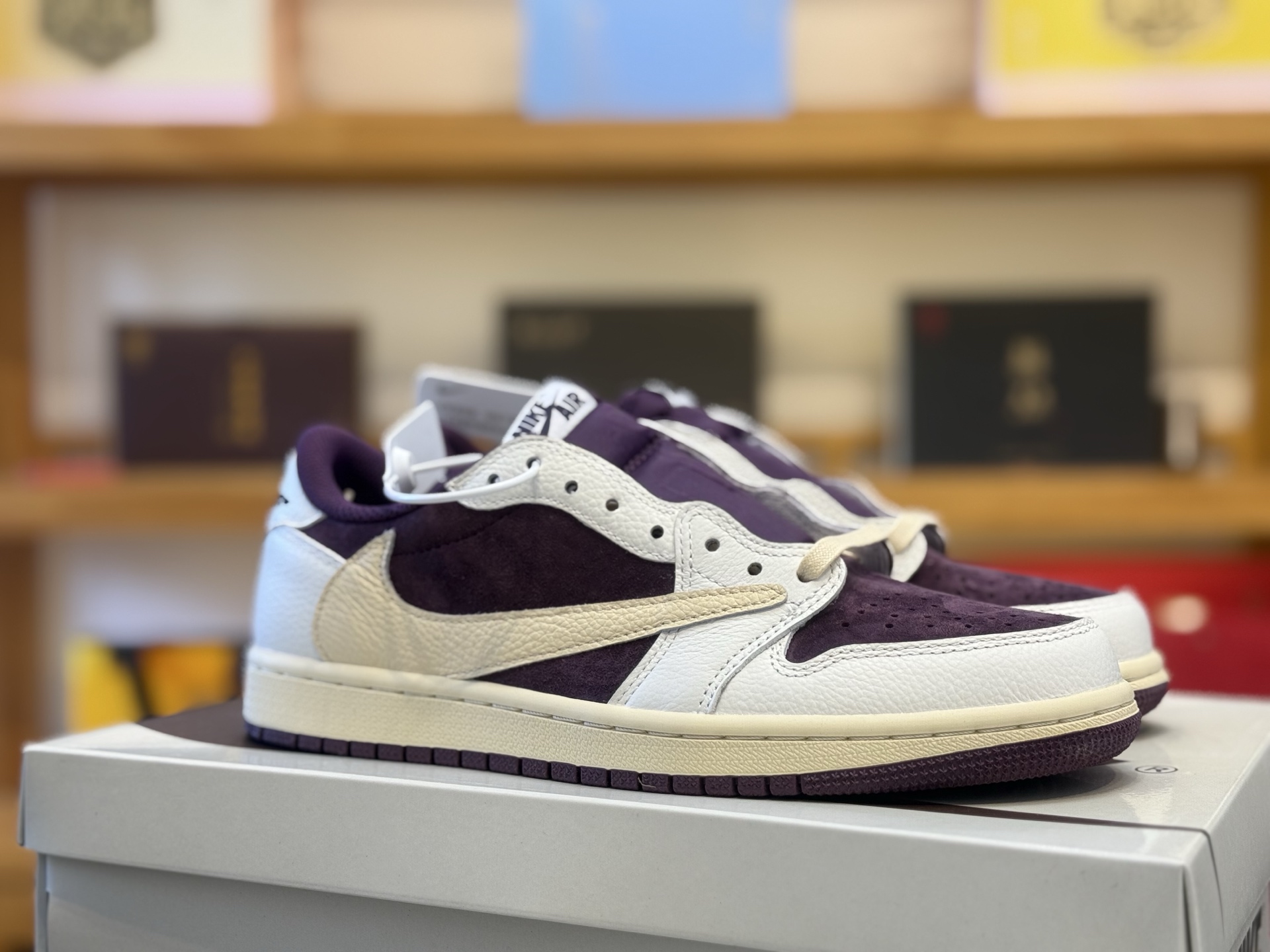 Travis Scott x Air Jordan 1 Low DZ4137-700