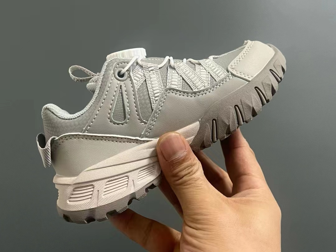 图片[6]-品牌：THE NORTH FACE 26-37 🔥🔥北面登山鞋2024海外前先版考虑到孩子的穿脱以及行走的安全以及耐磨性 北面人性化的设计💓采用了旋钮锁扣以及橡胶大底给孩子带来各项不一样的视觉及穿搭 既潮流 又百搭 🌈宝妈们强烈建议入手一双-选品中心