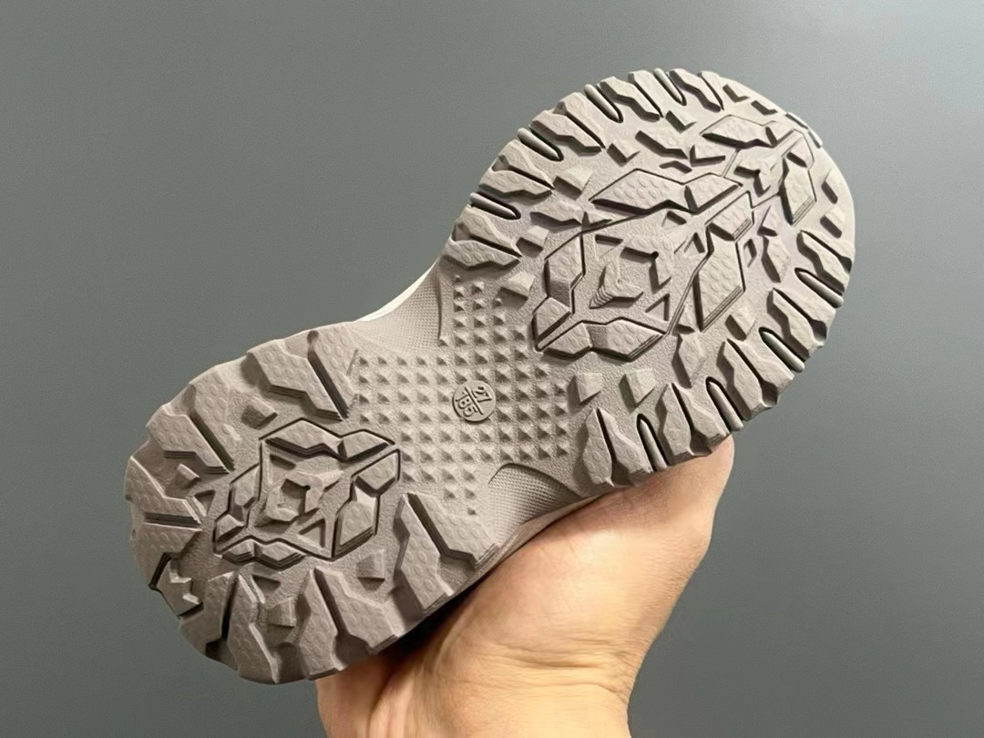 图片[5]-品牌：THE NORTH FACE 26-37 🔥🔥北面登山鞋2024海外前先版考虑到孩子的穿脱以及行走的安全以及耐磨性 北面人性化的设计💓采用了旋钮锁扣以及橡胶大底给孩子带来各项不一样的视觉及穿搭 既潮流 又百搭 🌈宝妈们强烈建议入手一双-选品中心