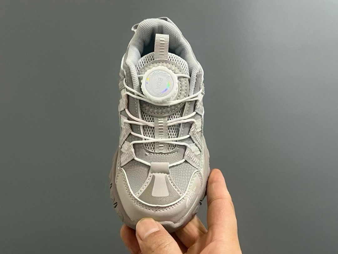 图片[8]-品牌：THE NORTH FACE 26-37 🔥🔥北面登山鞋2024海外前先版考虑到孩子的穿脱以及行走的安全以及耐磨性 北面人性化的设计💓采用了旋钮锁扣以及橡胶大底给孩子带来各项不一样的视觉及穿搭 既潮流 又百搭 🌈宝妈们强烈建议入手一双-选品中心