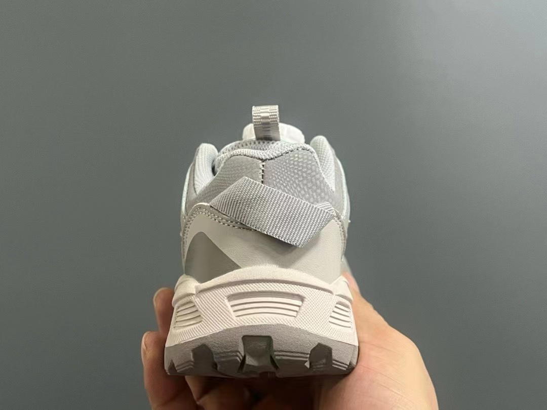 图片[7]-品牌：THE NORTH FACE 26-37 🔥🔥北面登山鞋2024海外前先版考虑到孩子的穿脱以及行走的安全以及耐磨性 北面人性化的设计💓采用了旋钮锁扣以及橡胶大底给孩子带来各项不一样的视觉及穿搭 既潮流 又百搭 🌈宝妈们强烈建议入手一双-选品中心