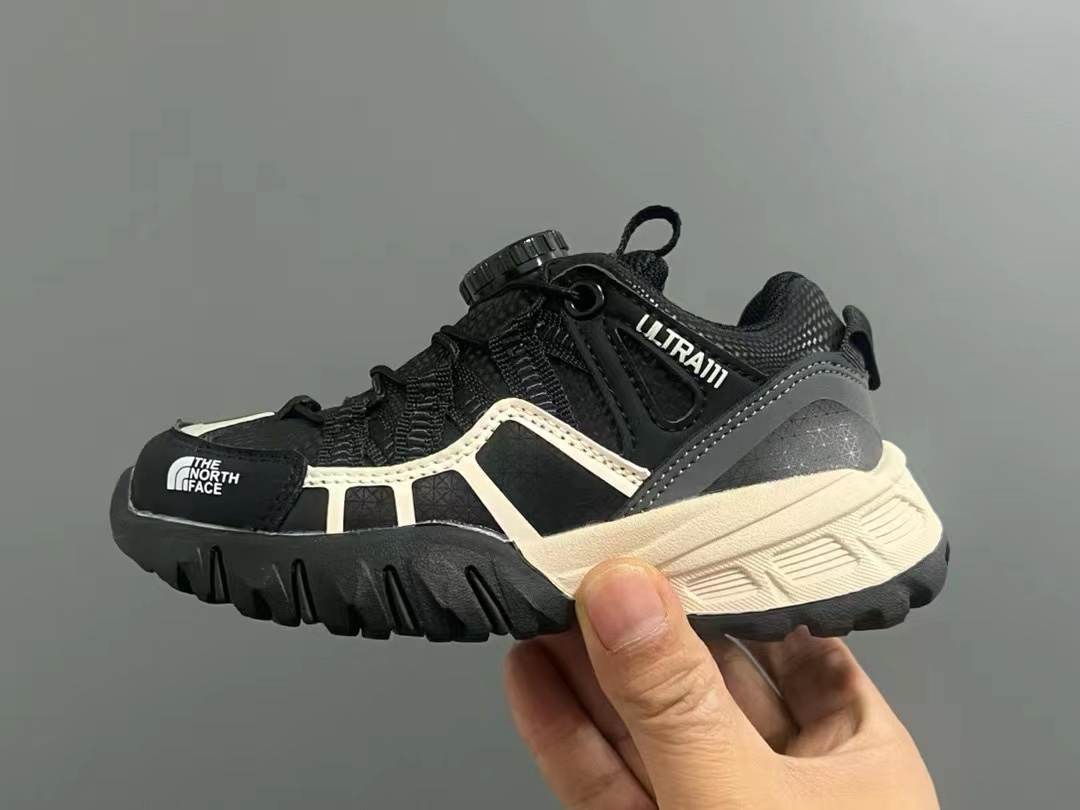 图片[4]-品牌：THE NORTH FACE 26-37 🔥🔥北面登山鞋2024海外前先版考虑到孩子的穿脱以及行走的安全以及耐磨性 北面人性化的设计💓采用了旋钮锁扣以及橡胶大底给孩子带来各项不一样的视觉及穿搭 既潮流 又百搭 🌈宝妈们强烈建议入手一双-选品中心