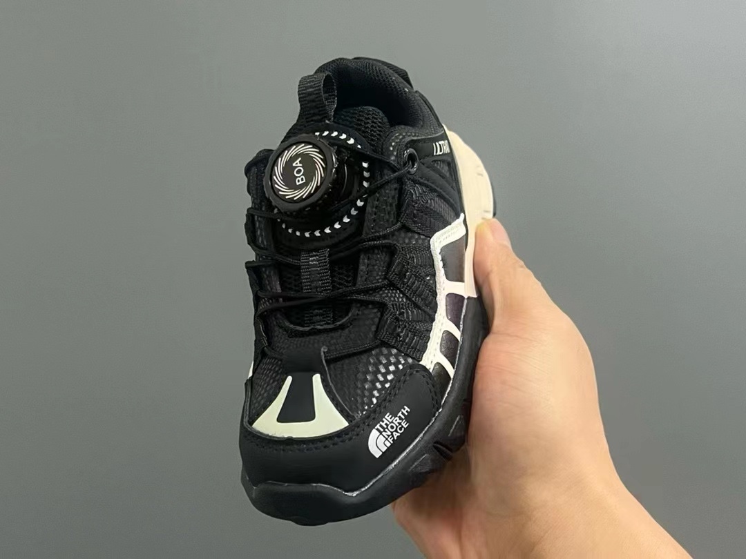 图片[3]-品牌：THE NORTH FACE 26-37 🔥🔥北面登山鞋2024海外前先版考虑到孩子的穿脱以及行走的安全以及耐磨性 北面人性化的设计💓采用了旋钮锁扣以及橡胶大底给孩子带来各项不一样的视觉及穿搭 既潮流 又百搭 🌈宝妈们强烈建议入手一双-选品中心