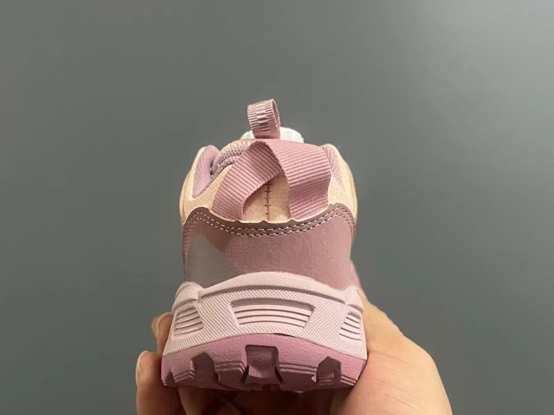 图片[7]-品牌：THE NORTH FACE 26-37 🔥🔥北面登山鞋2024海外前先版考虑到孩子的穿脱以及行走的安全以及耐磨性 北面人性化的设计💓采用了旋钮锁扣以及橡胶大底给孩子带来各项不一样的视觉及穿搭 既潮流 又百搭 🌈宝妈们强烈建议入手一双-选品中心