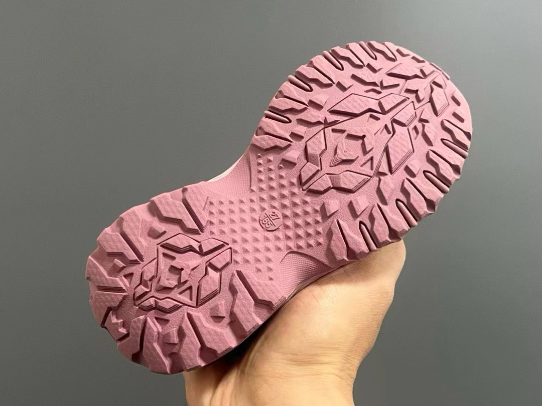 图片[5]-品牌：THE NORTH FACE 26-37 🔥🔥北面登山鞋2024海外前先版考虑到孩子的穿脱以及行走的安全以及耐磨性 北面人性化的设计💓采用了旋钮锁扣以及橡胶大底给孩子带来各项不一样的视觉及穿搭 既潮流 又百搭 🌈宝妈们强烈建议入手一双-选品中心