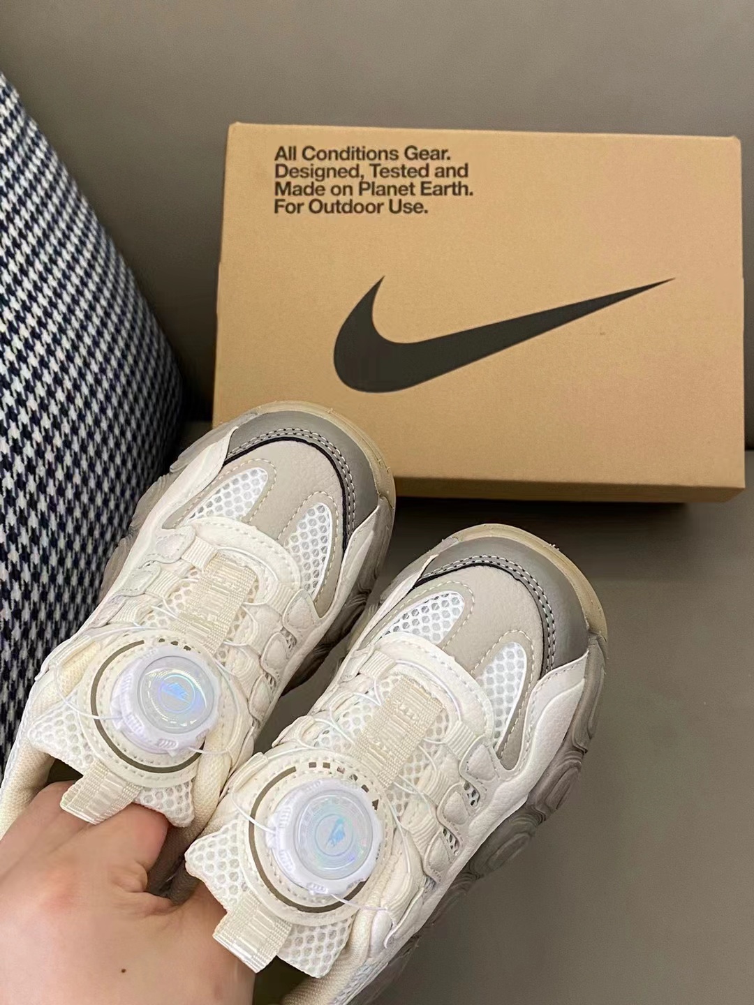 图片[7]-🔥Nike可颂鞋 镂空透气网 👟27-37 🌈海外版耐克可颂鞋终于上市啦，代购排队预约的一款爆款😍 采用了橡胶防滑耐磨的大底 佩戴着简洁方便的旋钮锁扣既方便孩子穿脱 又不让大人老师操心的设计 百搭潮流 闭眼入💗💗-选品中心