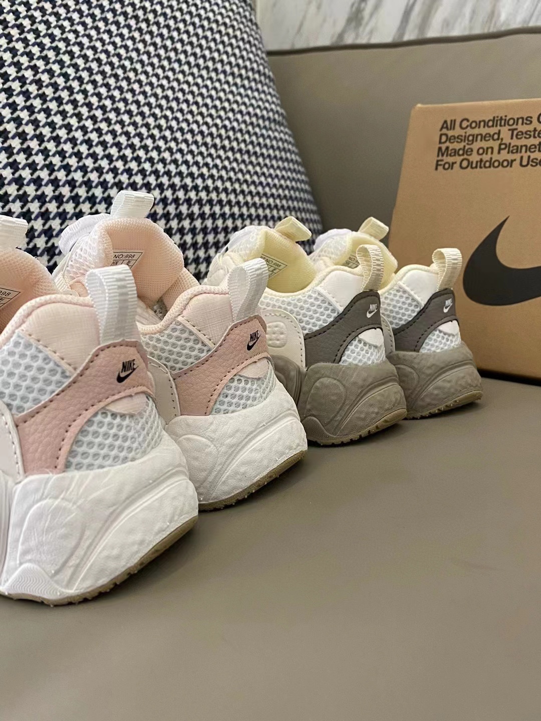 图片[4]-🔥Nike可颂鞋 镂空透气网 👟27-37 🌈海外版耐克可颂鞋终于上市啦，代购排队预约的一款爆款😍 采用了橡胶防滑耐磨的大底 佩戴着简洁方便的旋钮锁扣既方便孩子穿脱 又不让大人老师操心的设计 百搭潮流 闭眼入💗💗-选品中心