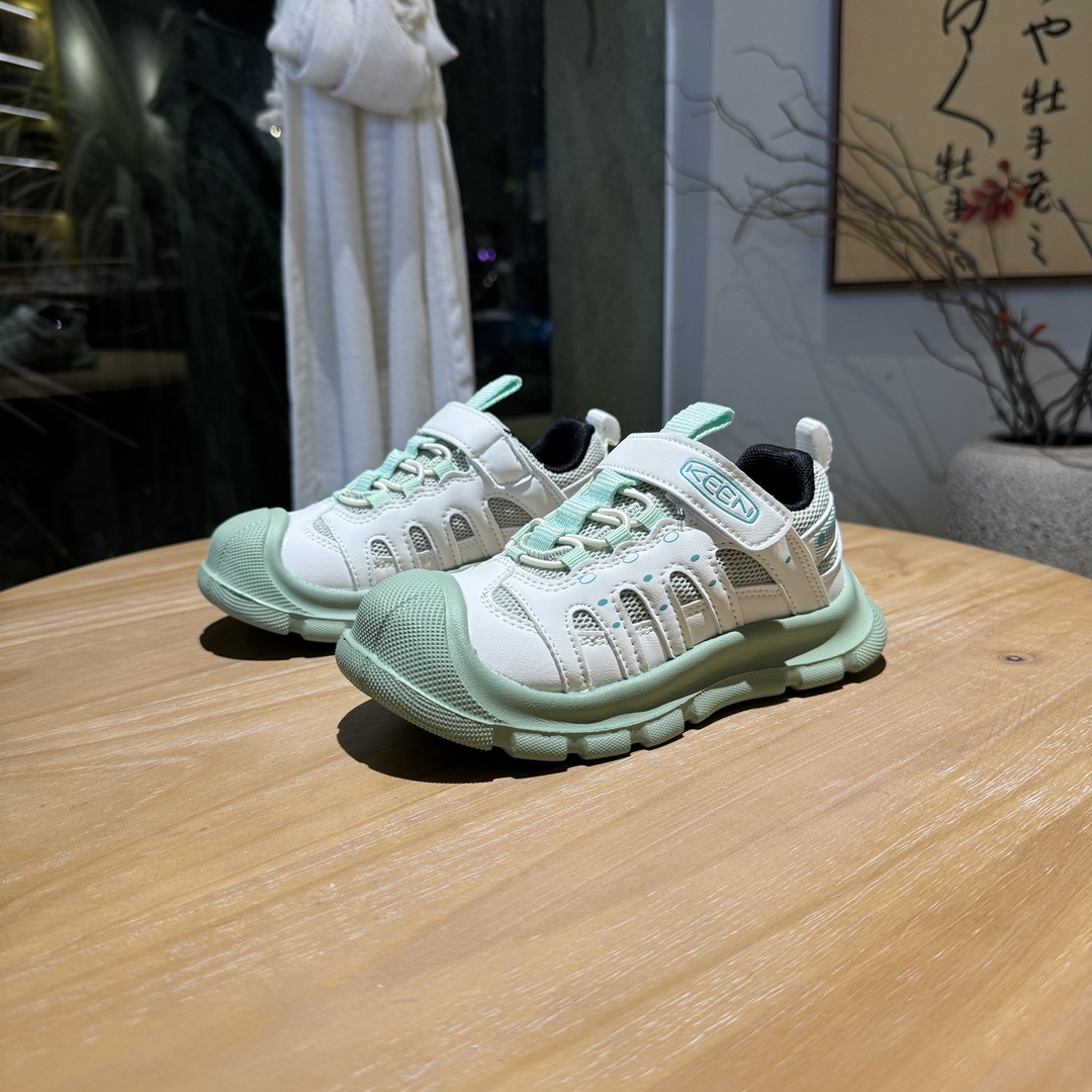海外版Keen联名款机能鞋 👟27-37 救命🆘真的泰酷辣🙌🙌🙌 Keen终于也出轻便舒适型的款式啦 有多种活泼美丽的颜色🉑选择✔️满足宝贝在不同个性的追求和喜好🫵让每个宝贝都能找到心仪的那款，透气性好💨一定不要错过它🥹-选品中心