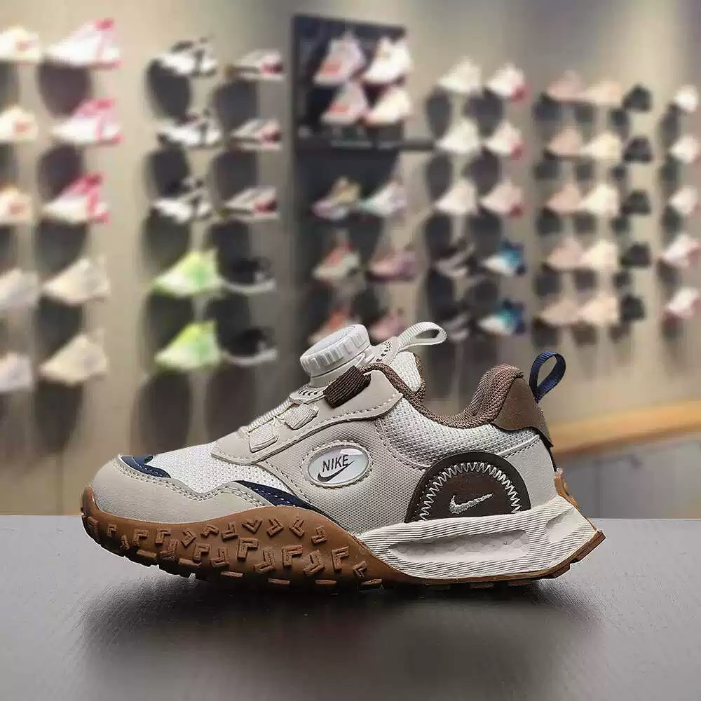 MNA136 下单备注：NK 旋转扣软底童鞋 尺码： 27-37， 📣📣不同品牌，不同系列的鞋子，鞋码存在差异 所以一定要量一下宝宝脚长 根据宝宝脚长+1～1.5cm选择相对应内长-选品中心