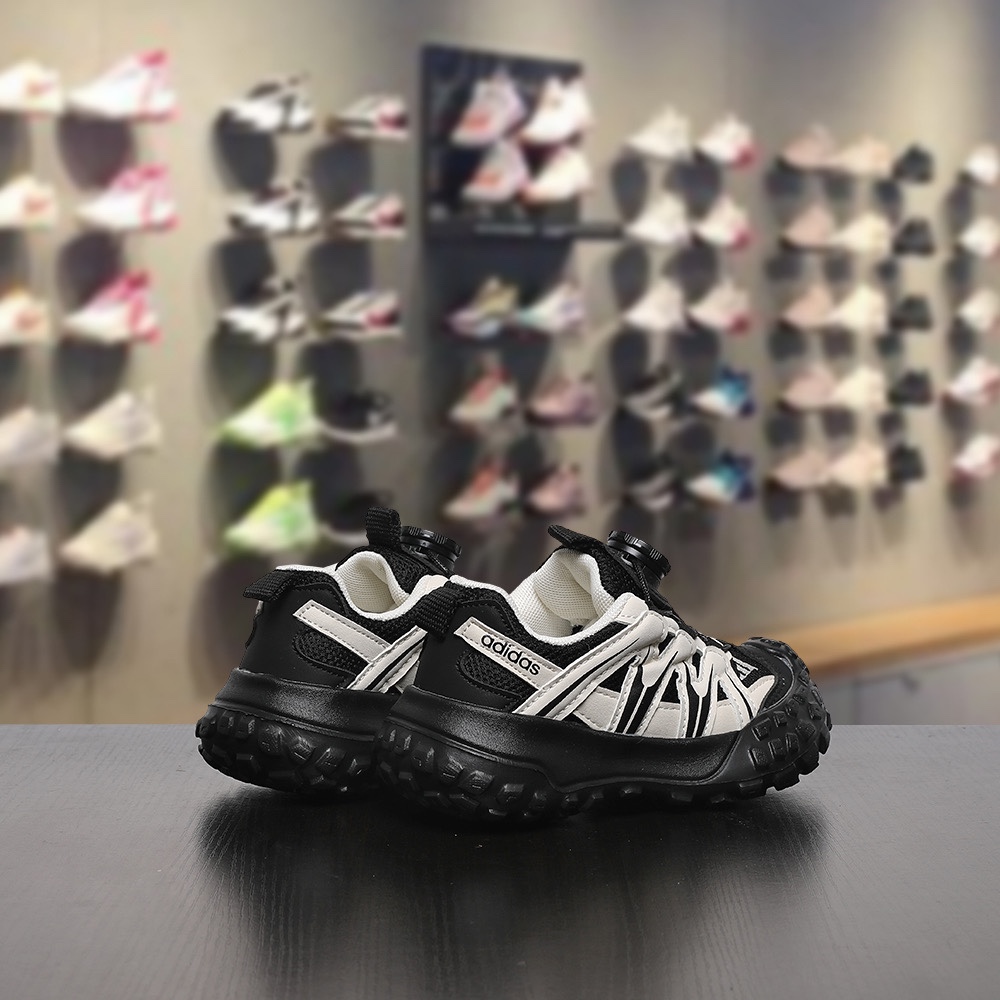 图片[5]-特价，可退换 Adidas联名款 尺码：27-37码 火爆的轮胎🛞🆕 精致锁扣设计，穿脱超级方便✌🏻 今年超级流行的网面刺绣logo，透气又舒适☁️ 轮胎🛞底耐磨防滑，满足日常需求✔️-选品中心