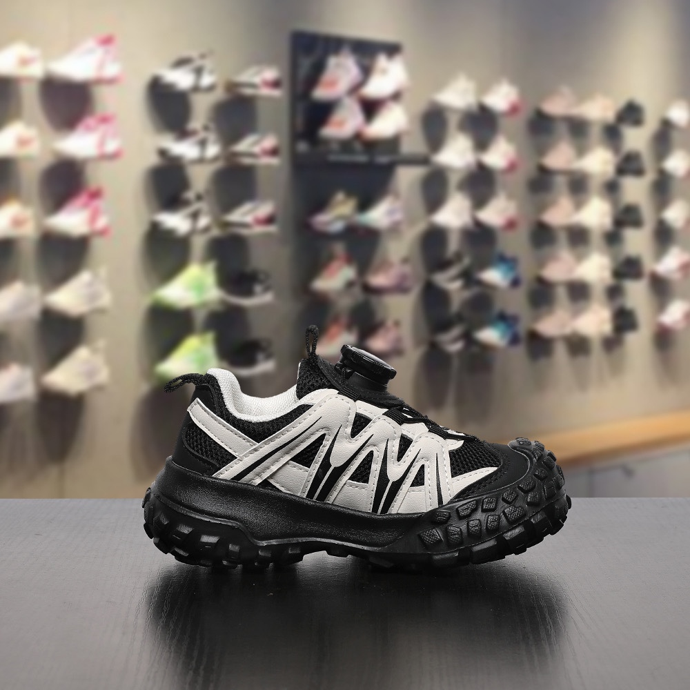 图片[3]-特价，可退换 Adidas联名款 尺码：27-37码 火爆的轮胎🛞🆕 精致锁扣设计，穿脱超级方便✌🏻 今年超级流行的网面刺绣logo，透气又舒适☁️ 轮胎🛞底耐磨防滑，满足日常需求✔️-选品中心