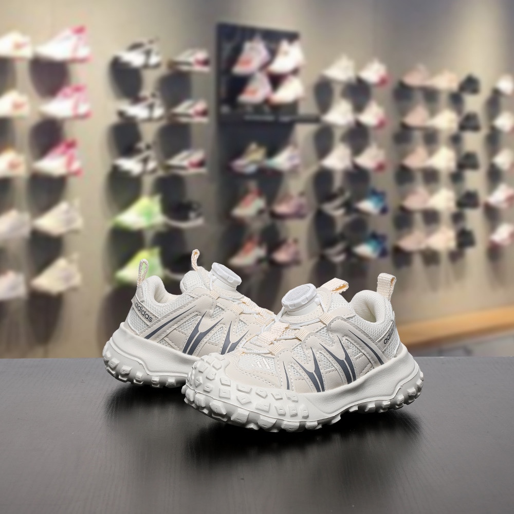 图片[4]-特价，可退换 Adidas联名款 尺码：27-37码 火爆的轮胎🛞🆕 精致锁扣设计，穿脱超级方便✌🏻 今年超级流行的网面刺绣logo，透气又舒适☁️ 轮胎🛞底耐磨防滑，满足日常需求✔️-选品中心