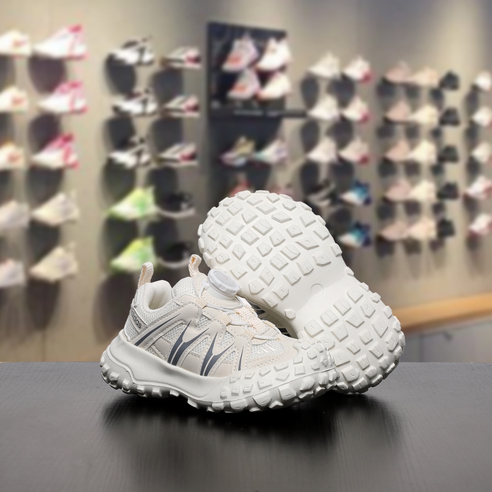 图片[6]-特价，可退换 Adidas联名款 尺码：27-37码 火爆的轮胎🛞🆕 精致锁扣设计，穿脱超级方便✌🏻 今年超级流行的网面刺绣logo，透气又舒适☁️ 轮胎🛞底耐磨防滑，满足日常需求✔️-选品中心