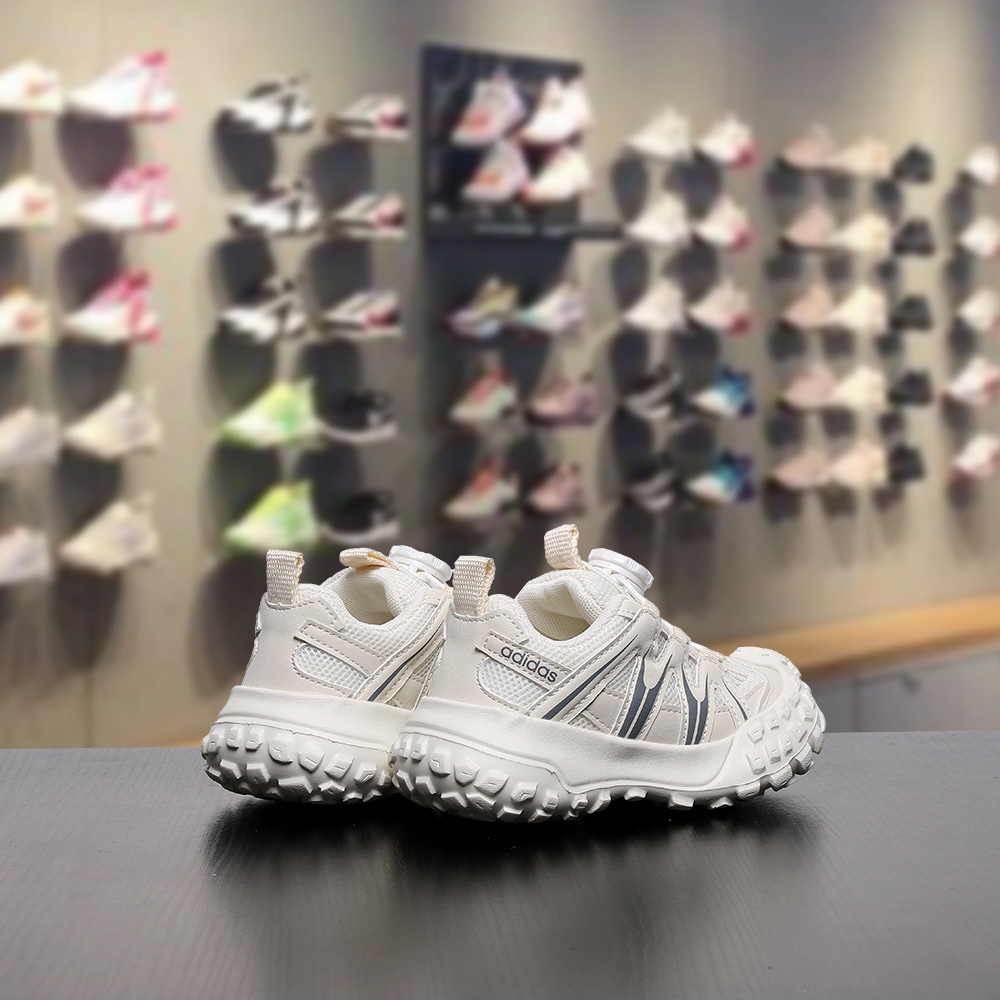 图片[5]-特价，可退换 Adidas联名款 尺码：27-37码 火爆的轮胎🛞🆕 精致锁扣设计，穿脱超级方便✌🏻 今年超级流行的网面刺绣logo，透气又舒适☁️ 轮胎🛞底耐磨防滑，满足日常需求✔️-选品中心